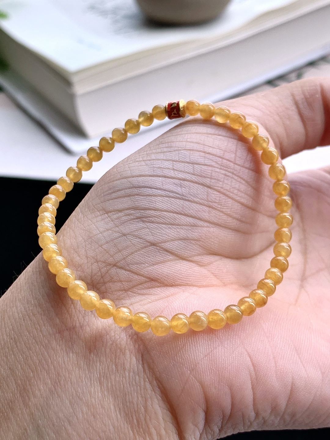 【珠子】️冰黄翡手串圆珠子手串 【说明】缅甸 性比高 【尺寸】3.8mm 【重量】5.1克