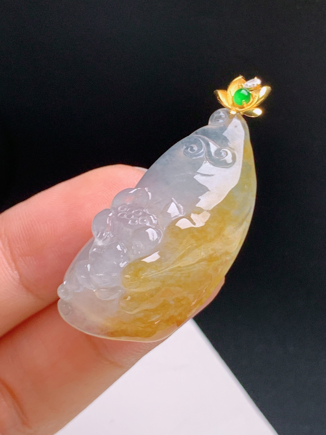 ️ 冰黄翡莲花吊坠，胶润透亮，雕工雅致，清雅显贵 裸石35.3-17.8-10.6 整体42.2 08
