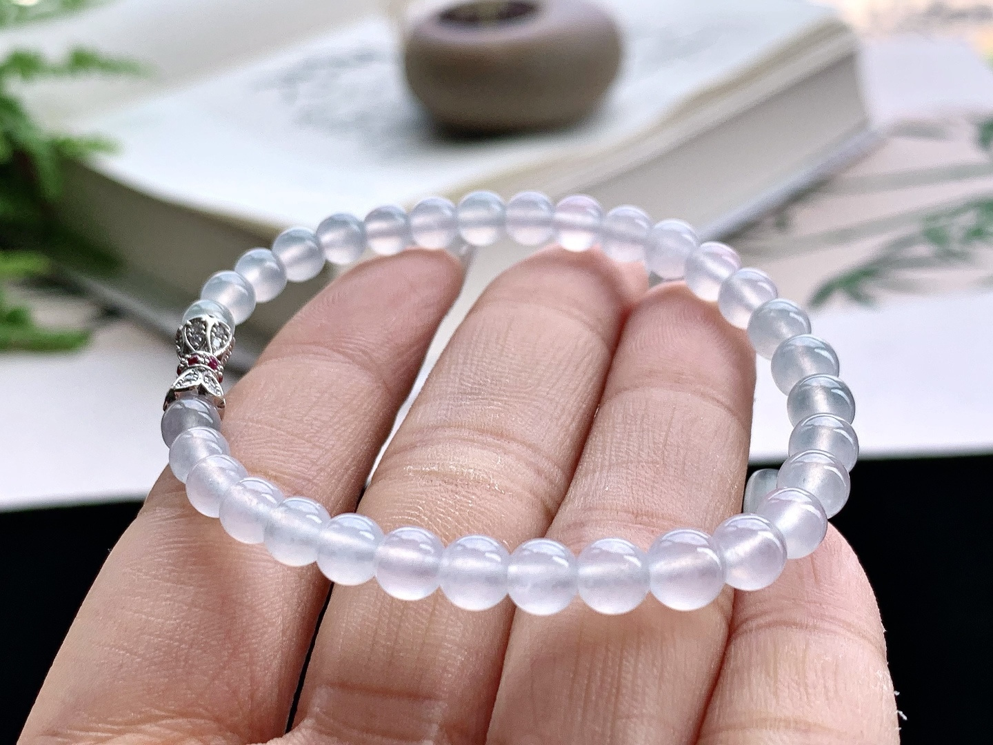 【珠子】️冰白冰手串圆珠子手串 【说明】缅甸 性比高 【尺寸】5.6mm 【重量】10克