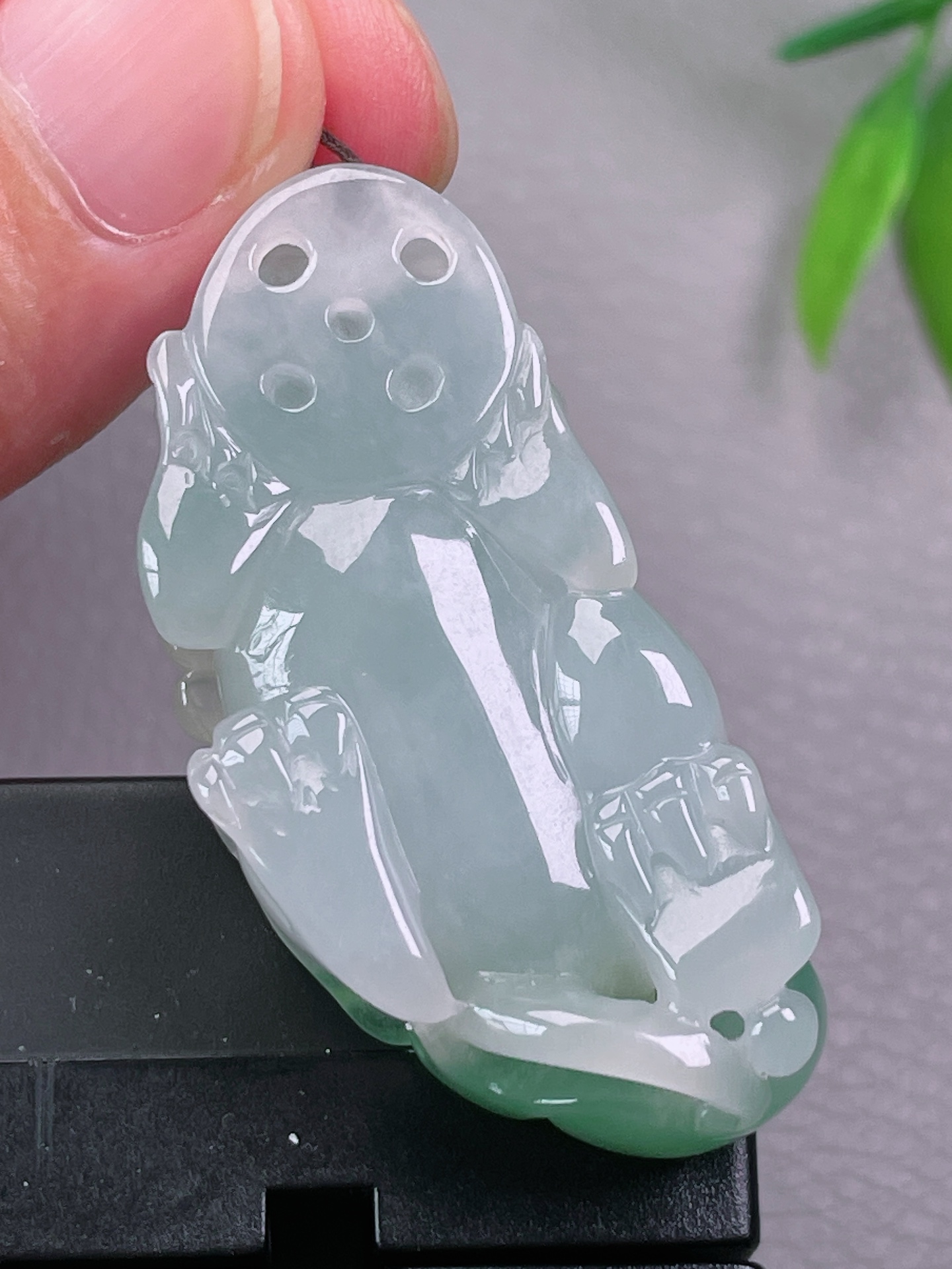 冰种貔貅，无裂，冰透水润，料子油洁，起荧光，尺寸：45-21-12.3