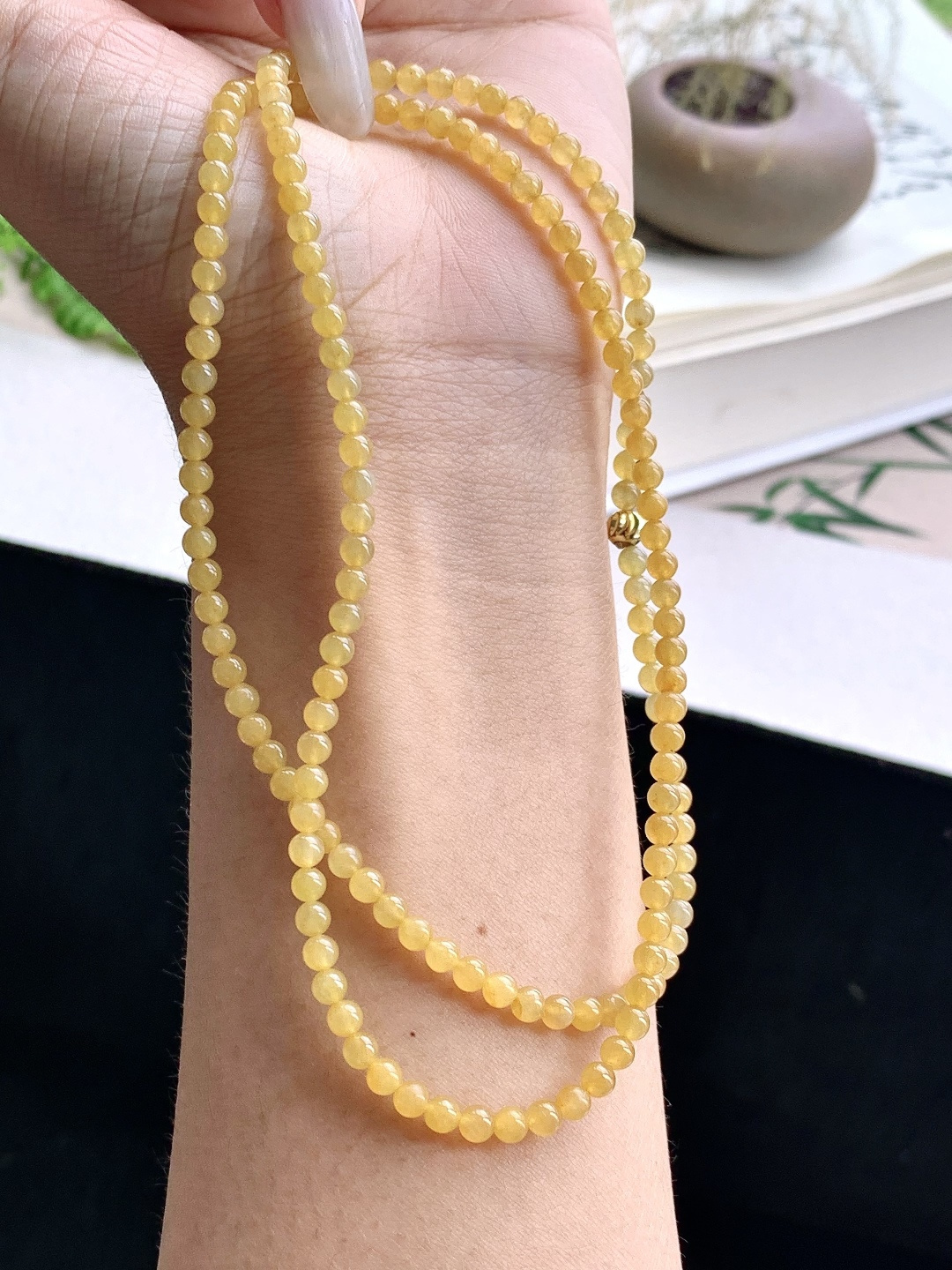 【珠子】️冰黄翡珠链圆珠子珠链 【说明】缅甸 性比高 【尺寸】3.7mm，30cm 【重量】15.5克