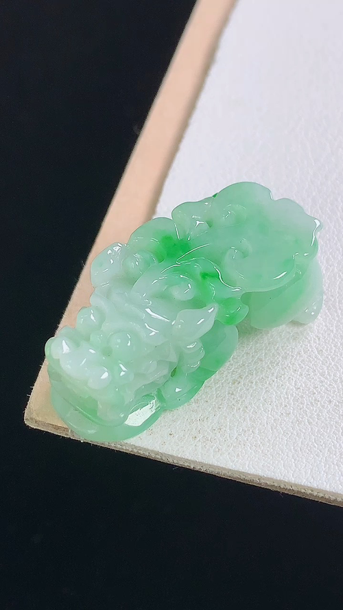 冰飘绿貔貅，无裂 尺寸:32.3-15.0-13.0mm 19