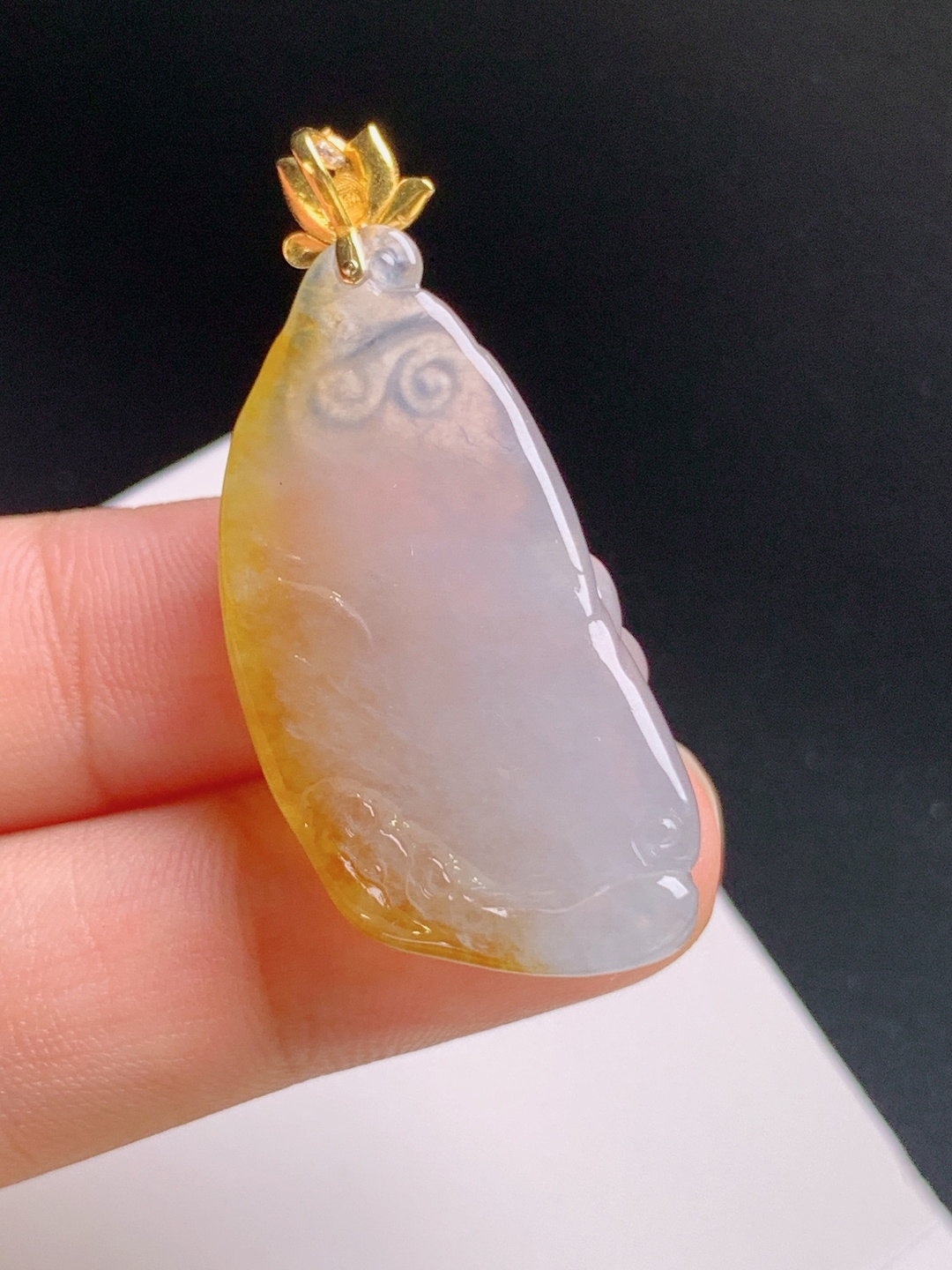 ️ 冰黄翡莲花吊坠，胶润透亮，雕工雅致，清雅显贵 裸石35.3-17.8-10.6 整体42.2 08