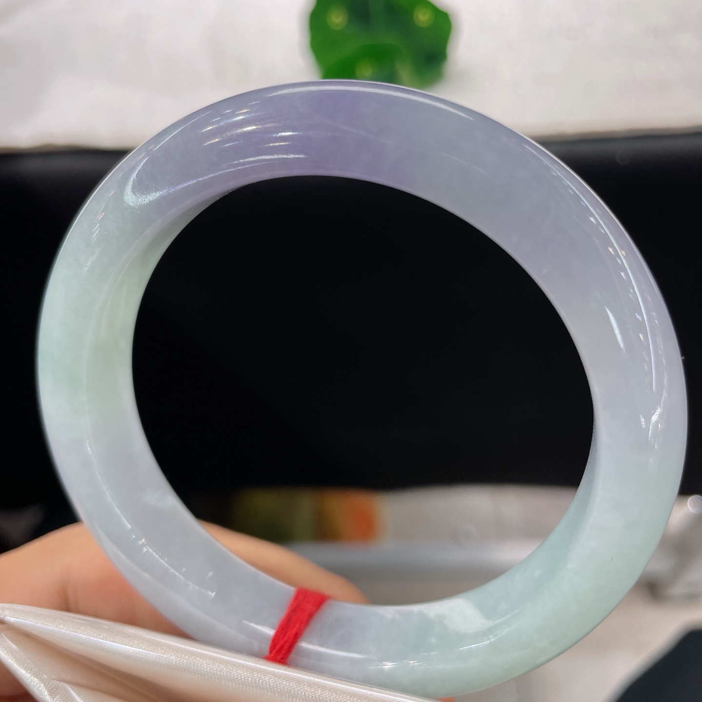 天然翡翠手镯 圈口60.3/12.6/9.3，春彩正圈，60/61可戴，一半清雅浅绿，一半柔润烟紫，无裂
