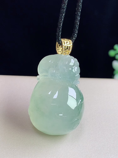 18k金镶冰飘花钱袋，无裂，尺寸26.8-18.2-11.7mm，j20hjg