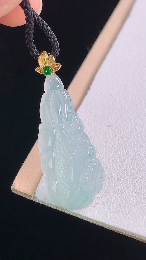 ️18K冰种白菜吊坠，无裂，尺寸:31.6-26.7-12.1-5.7mm 15