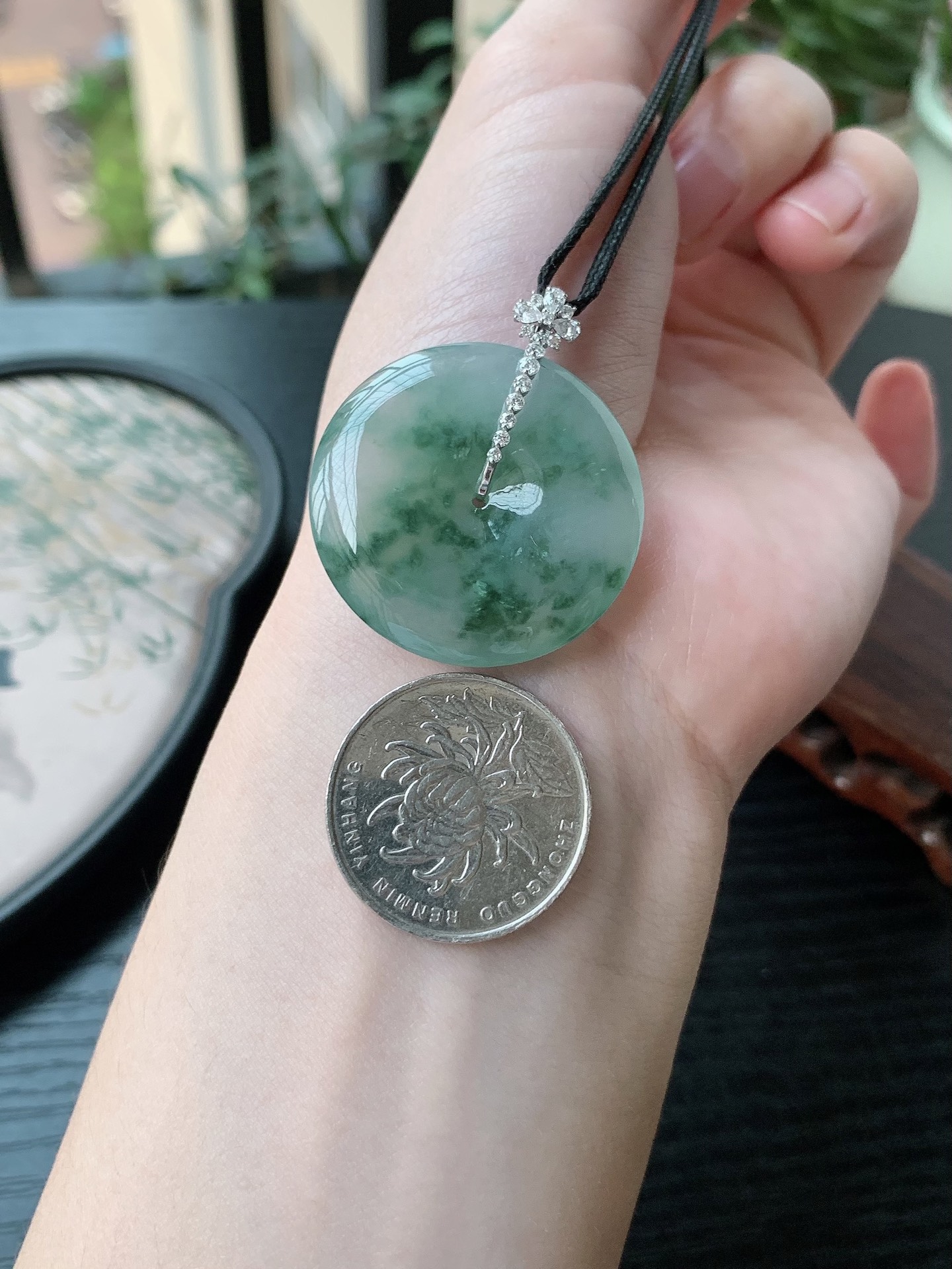 18k金镶嵌老坑冰种胶感飘蓝花平安扣吊坠 裸石尺寸:32-6.2mm