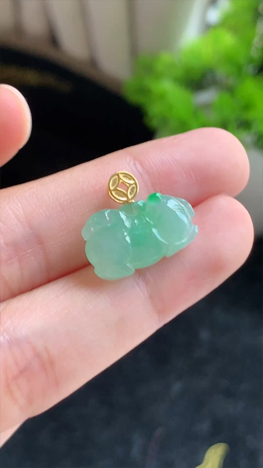 ️翡翠精品，马上有钱，冰种无裂，飘绿18k金 尺寸10.6-18.6-5.8 aa919