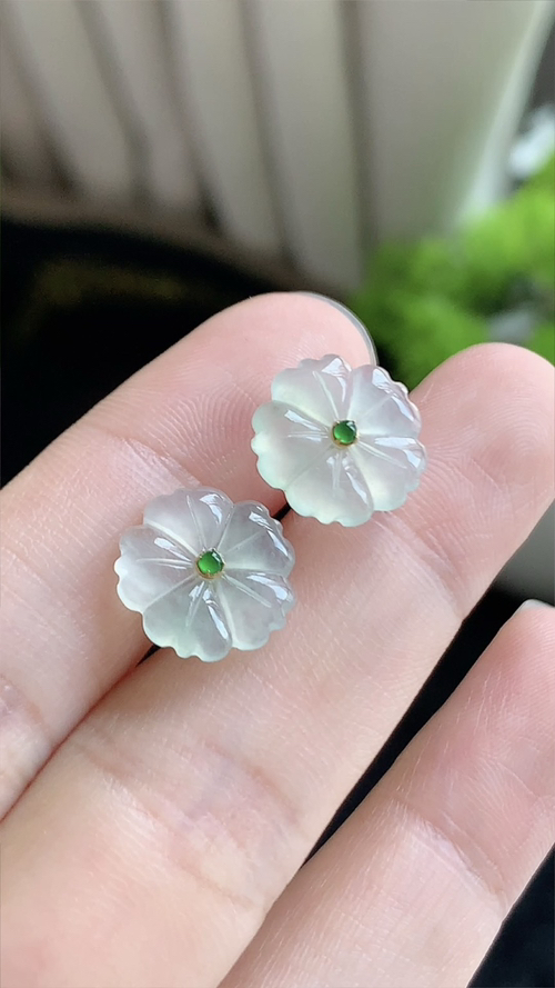 ️翡翠精品。花耳钉，冰种无裂，18k金 尺寸12.4-2 aa919