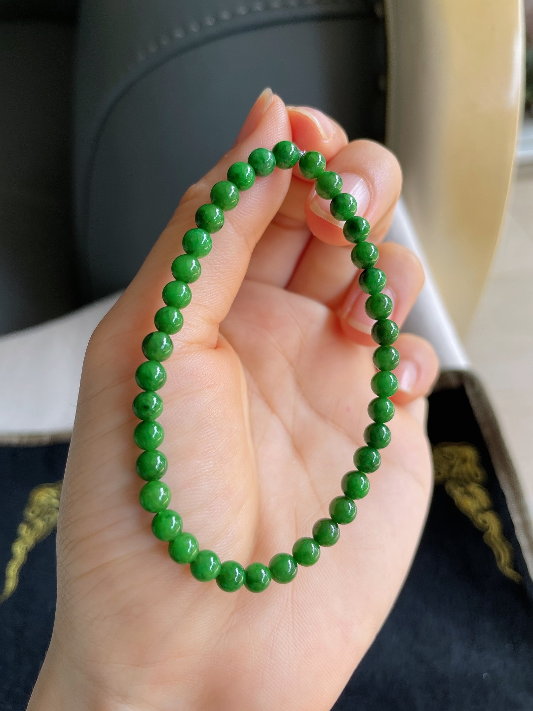 ️，缅甸天然翡翠A货，满绿辣绿手串，尺寸：4.7mm。【编4649】
