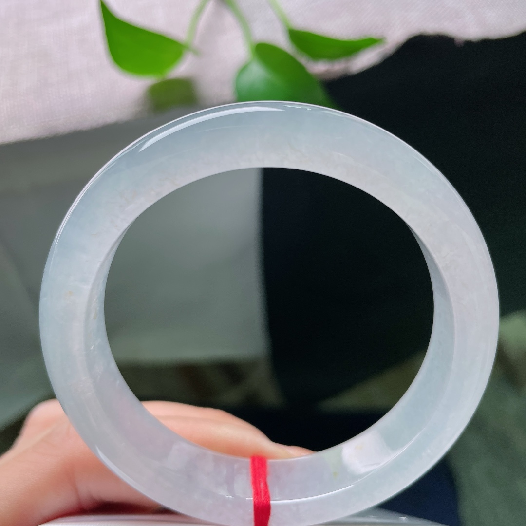 55.4/12.8/8.7，白冰正圈，一汪融化的月光，月色入镯，凝在腕间，不张扬，却自带清冷贵气，起光，无裂，ss59608a