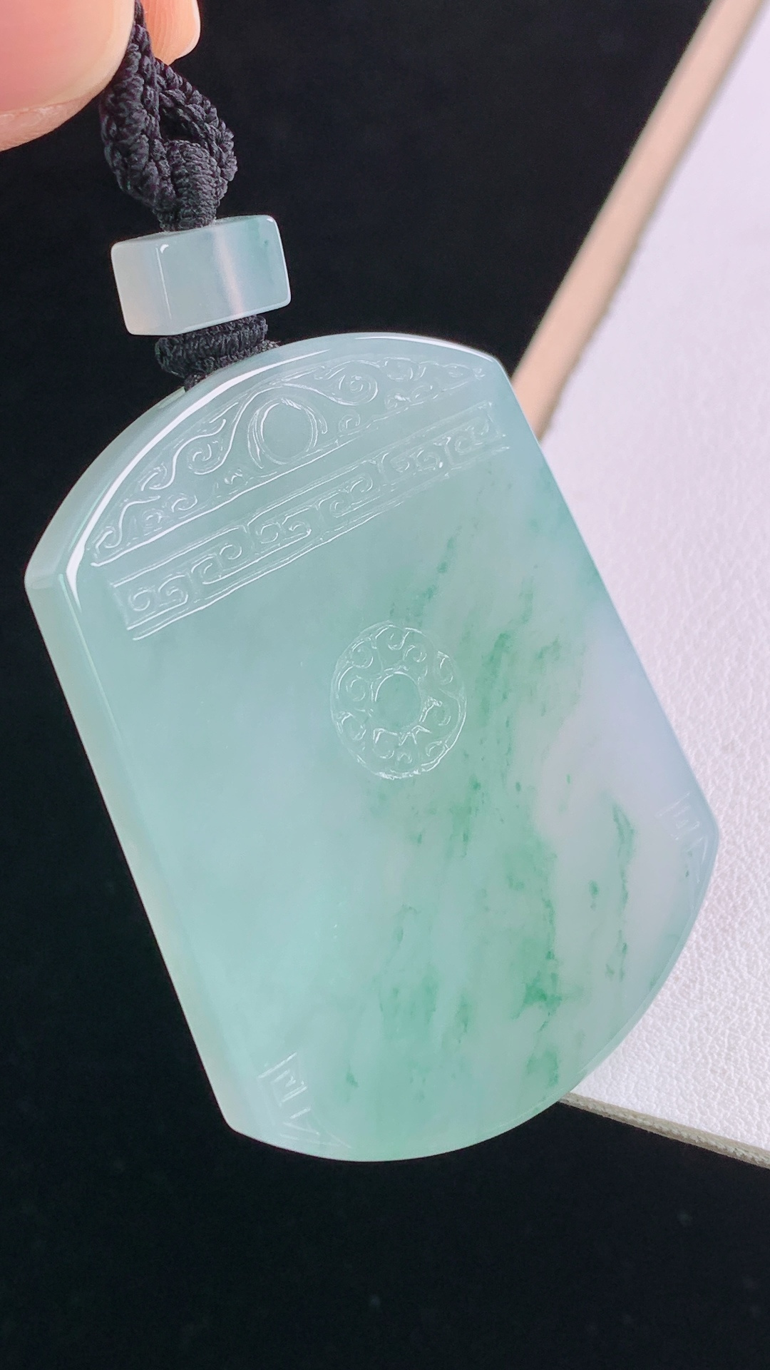 ️冰种飘花仿古无事牌，花色灵动，水润清爽，无裂，尺寸:50.8-38.8-5.5mm 18