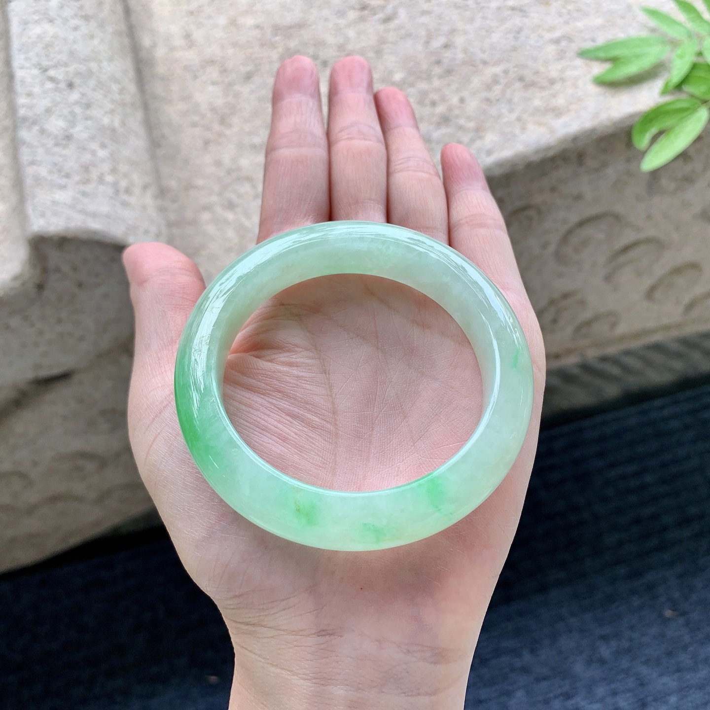 正圈52 53 圈口53.8/12.7/9.1 编码WW092237 飘阳绿，水润，种老，细腻，打灯