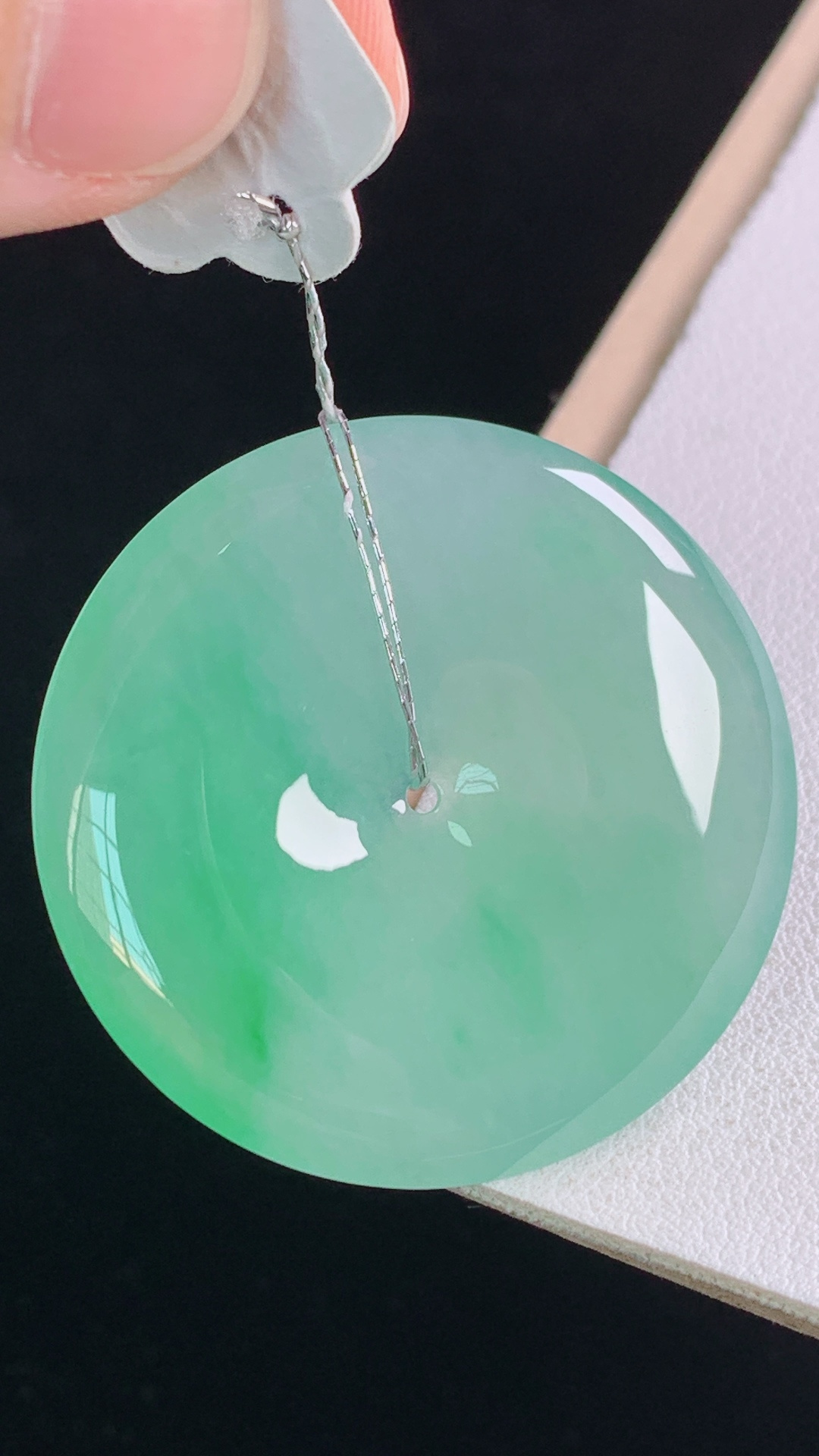 ️高品质 冰绿平安扣 种色兼备，胶感十足，无裂，尺寸:37.2-5.9mm 17
