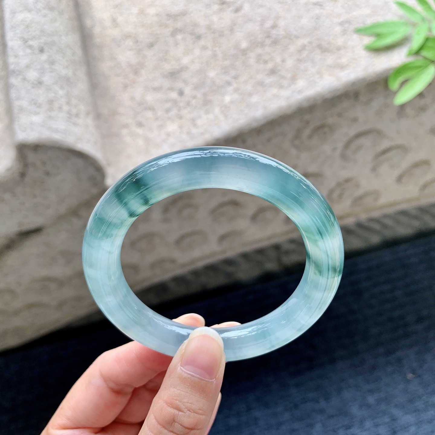 圆条52 53 圈口52.4/10.2/10 编码WW092230 冰飘花，水润，种老，细腻，打灯有纹线