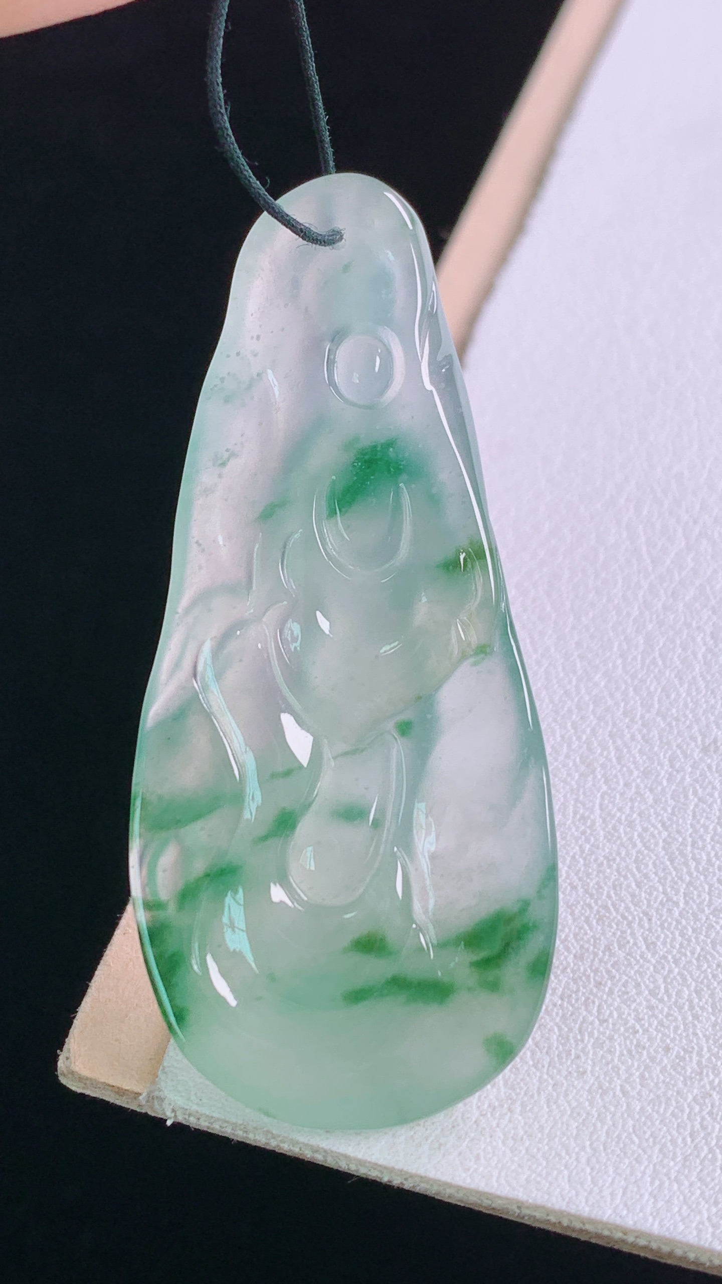 ️冰种飘花观音，花色灵动，清透起光，无裂，尺寸:49.5-21.9-7.0mm 18