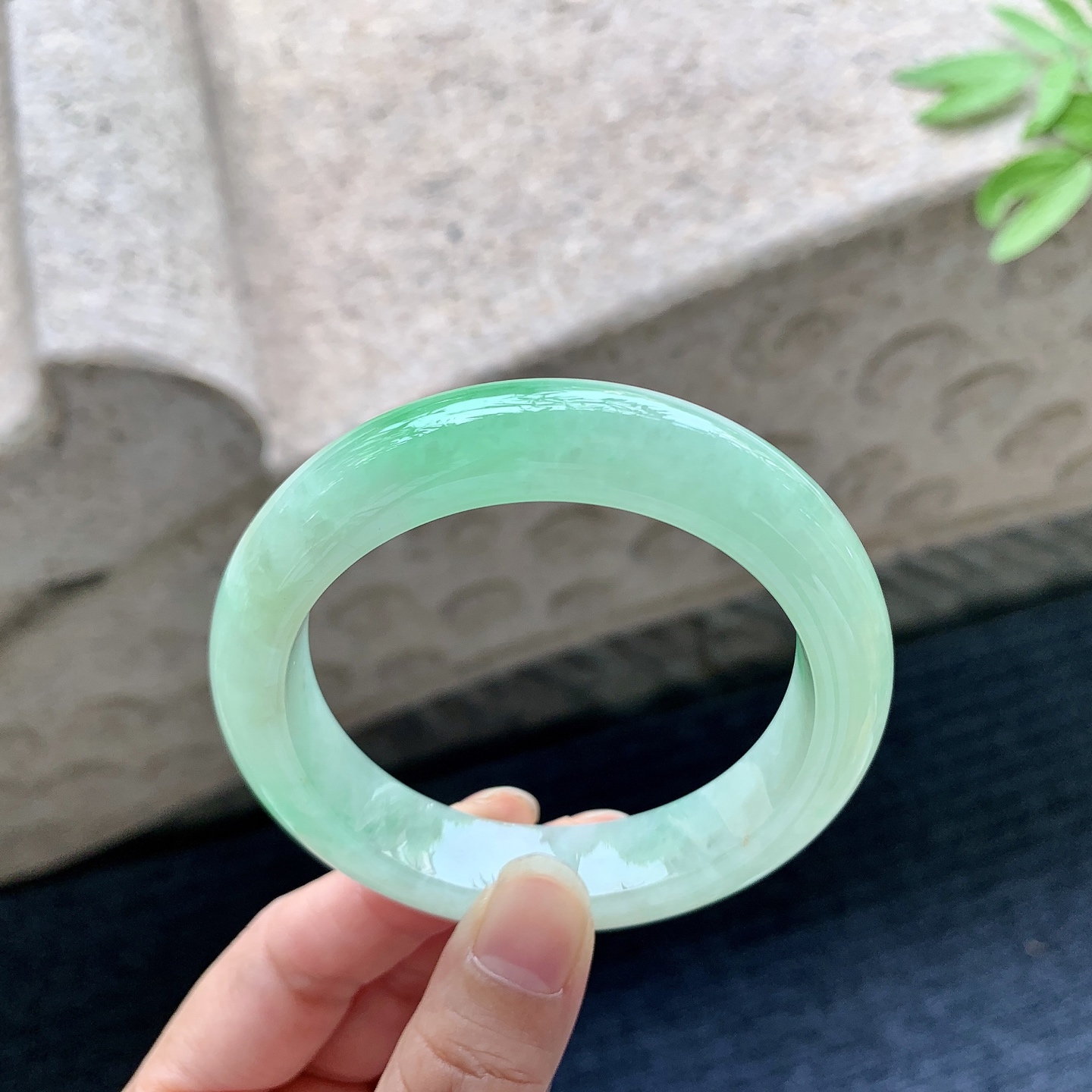 正圈52 53 圈口53.8/12.7/9.1 编码WW092237 飘阳绿，水润，种老，细腻，打灯有絮线