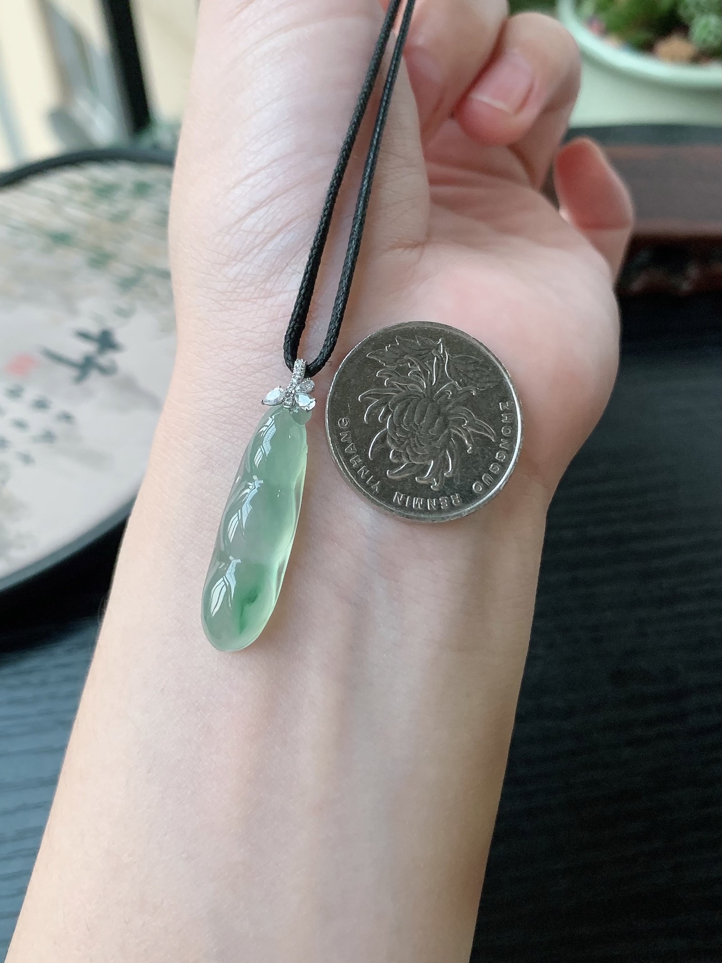 18k金镶嵌老坑冰种胶感飘花福豆吊坠 裸石尺寸:30.3-8.7-5.9mm