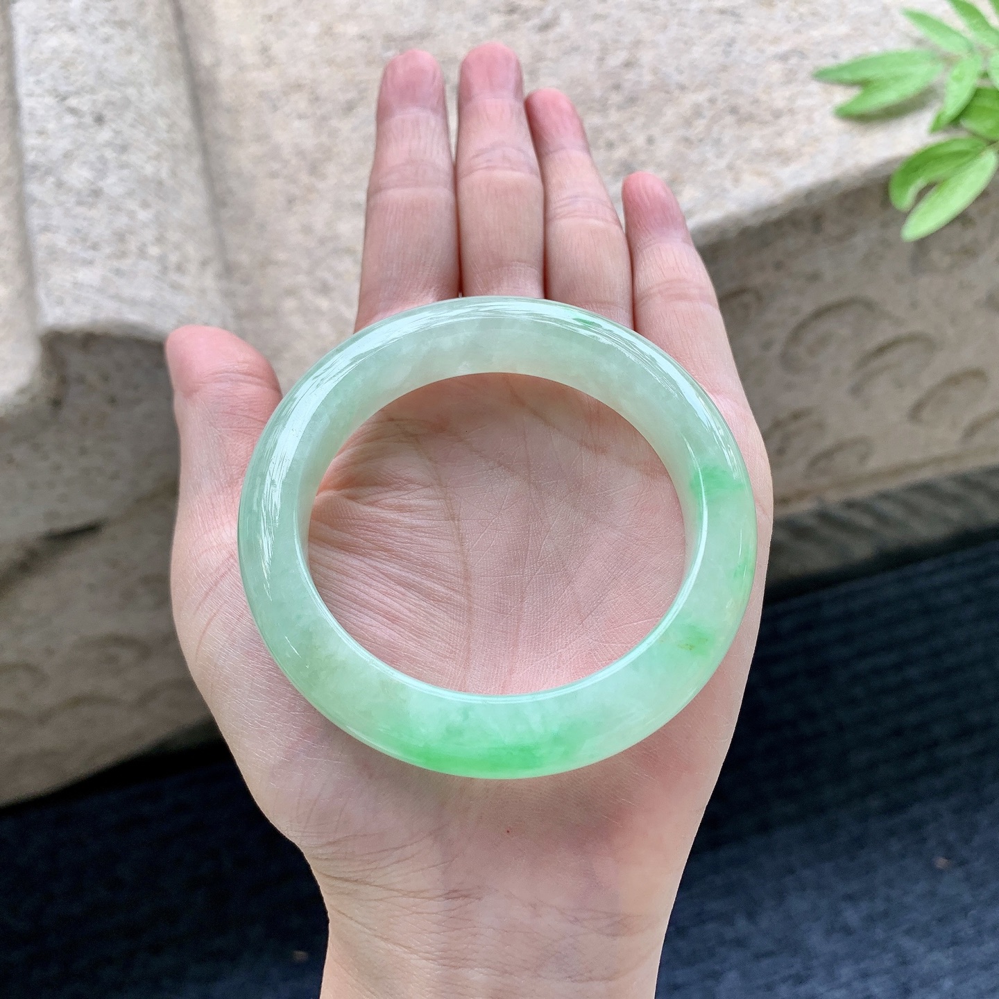 正圈52 53 圈口53.8/12.7/9.1 编码WW092237 飘阳绿，水润，种老，细腻，打灯有絮线