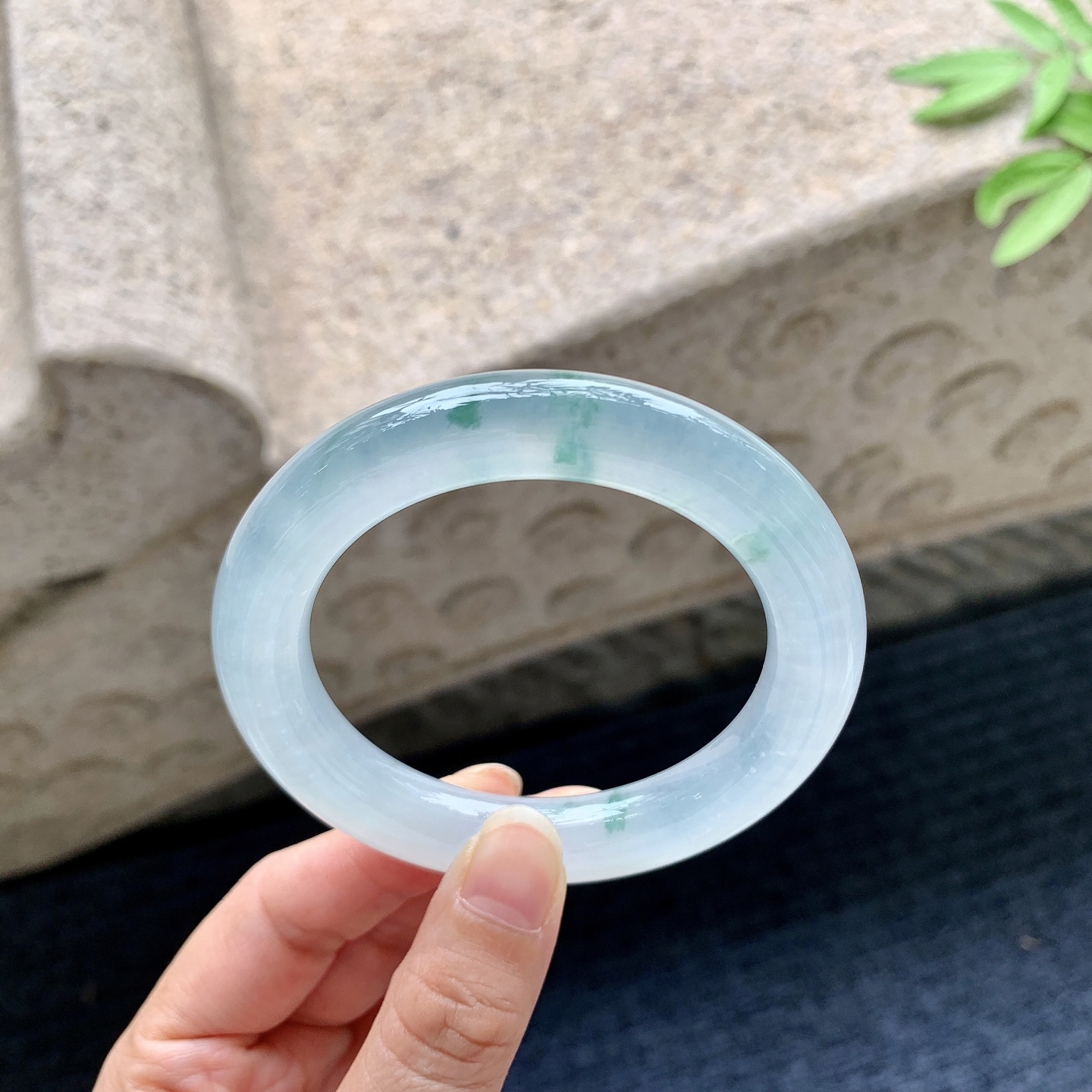 圆条54 55 圈口54.4/10.9/10.8 编码G7092207 冰种飘花，水润，种老，细腻，无裂