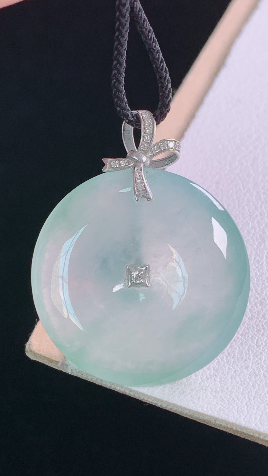 ️平安扣吊坠，18K真金真钻，种水，冰透起光，无裂，尺寸:33.0-26.2-5.4mm 17