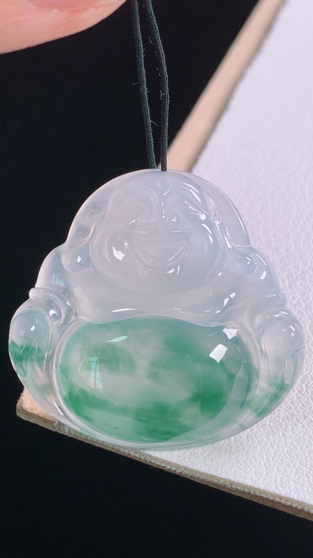 冰飘花佛公 花色灵动，水润细腻，无裂 尺寸:30.0-31.7-5.7mm 17