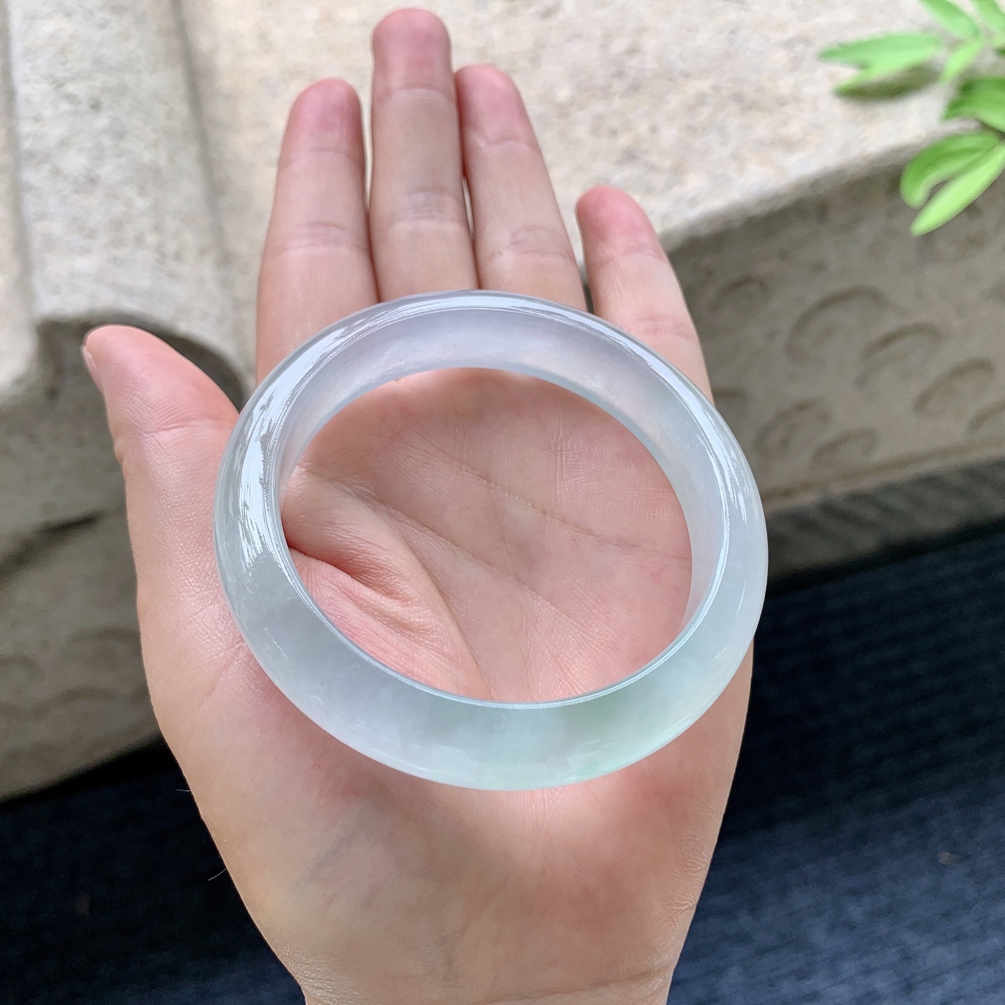 正圈54 55 圈口55/12.3/8 编码HP092213 冰飘绿，水润，种老，细腻，打灯有絮线