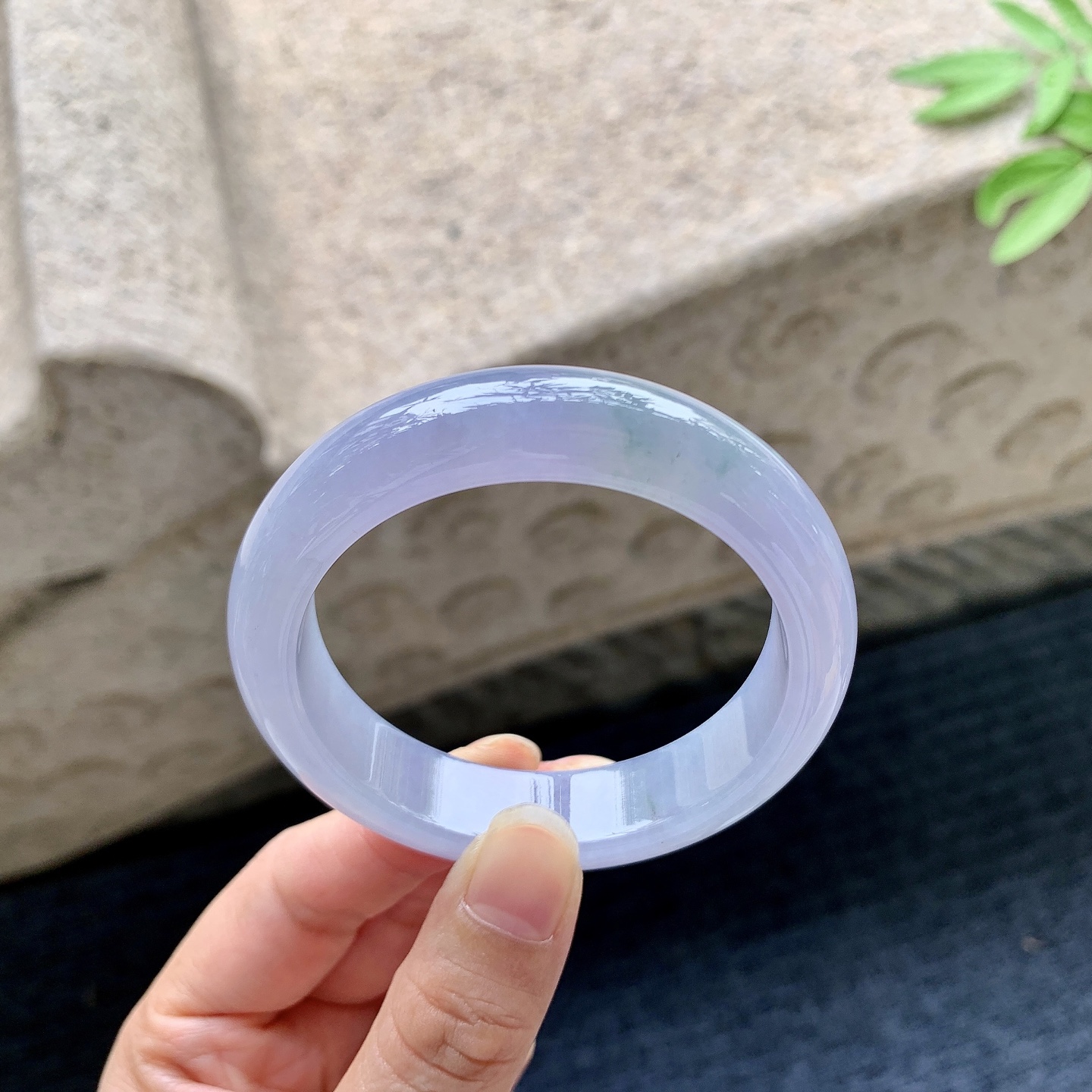 正圈50 51 圈口51.3/13/8.1 编码GJ092228 飘绿，水润，种老，细腻，无裂