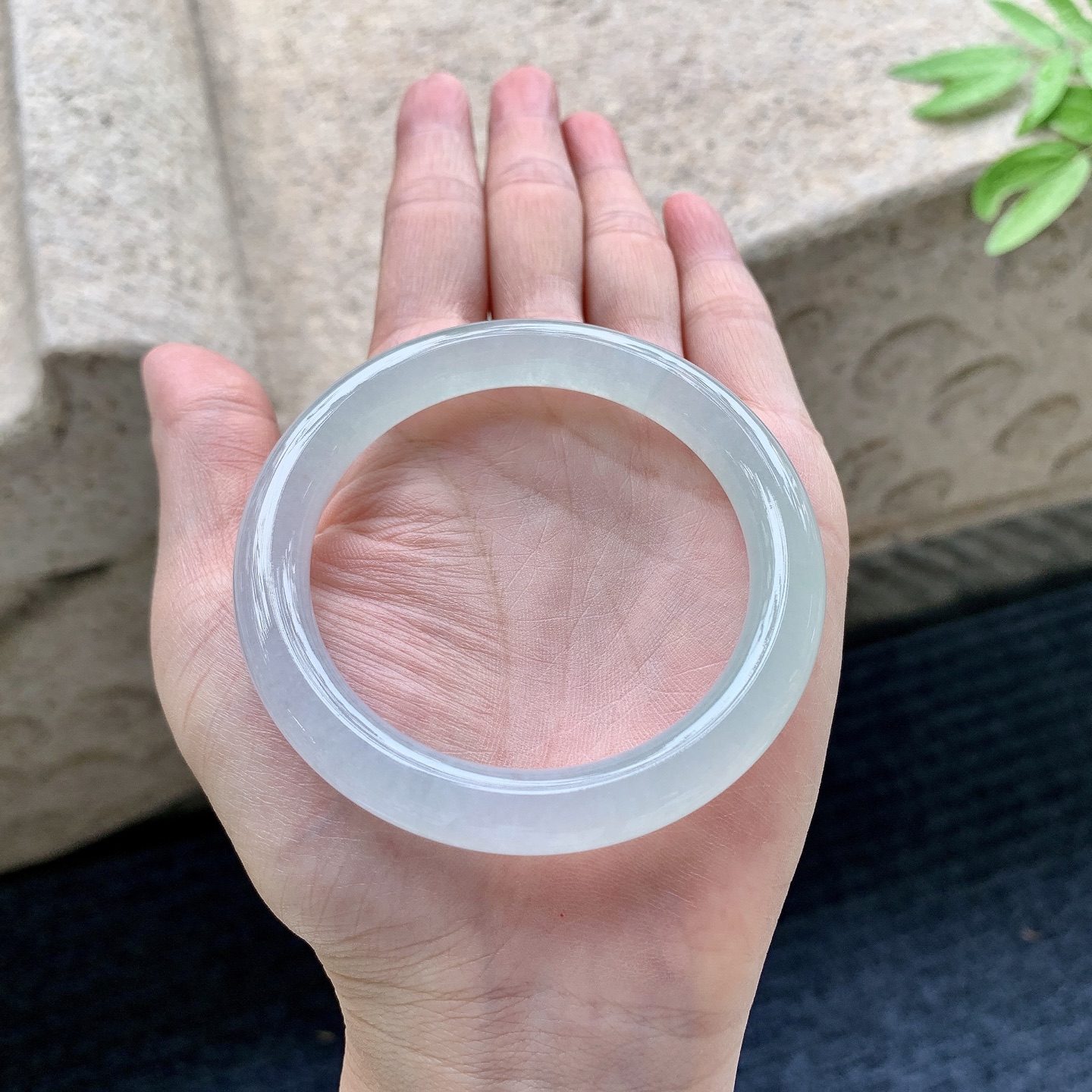 圆条52 53 圈口53.6/8.8/8.9 编码GJ092229 冰糯晴底，水润，种老，细腻，打灯有棉线