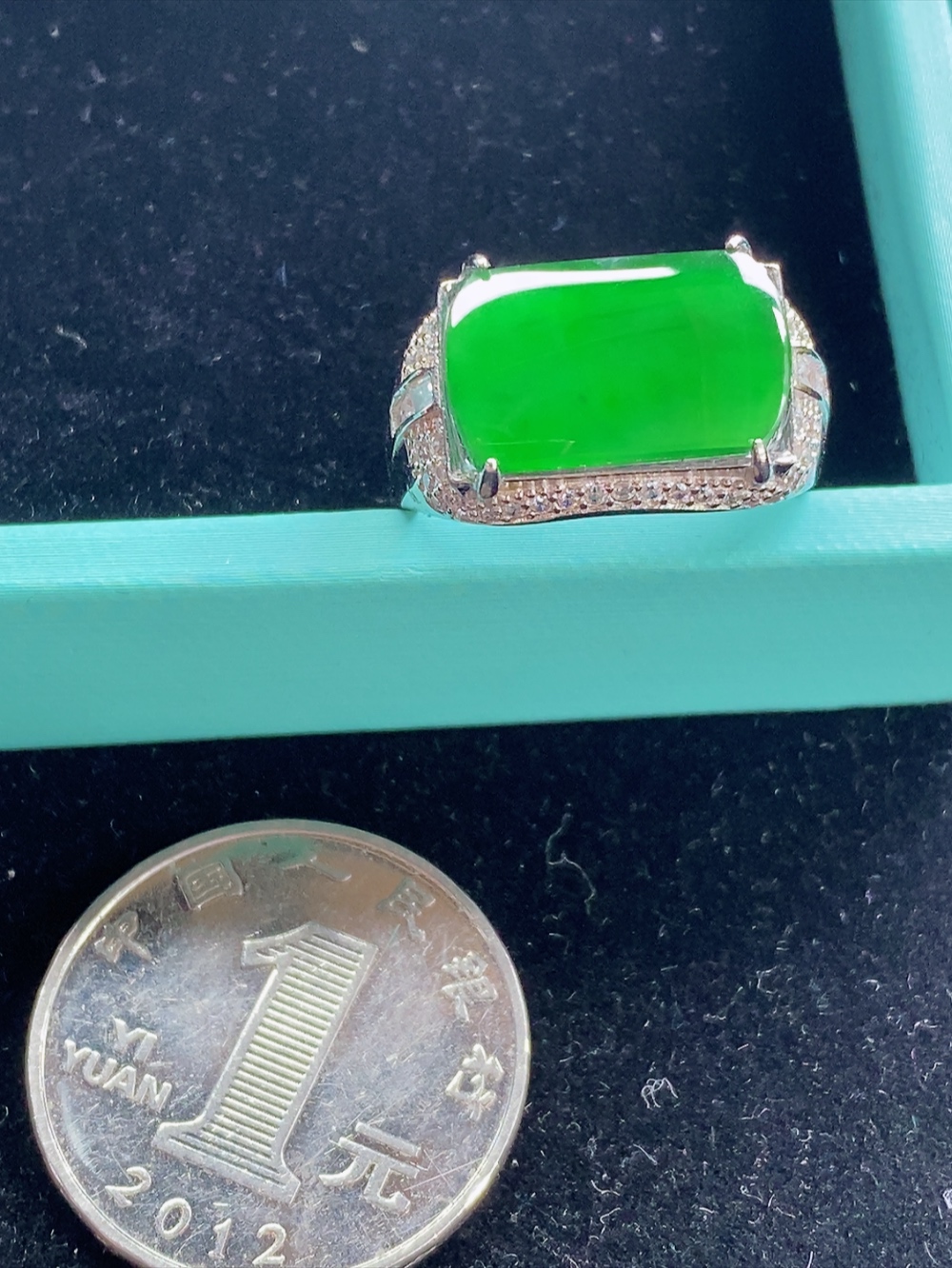 银镶满绿马鞍蛋面戒指，无裂，尺寸15.1-9.2-1.0mm,921yyd