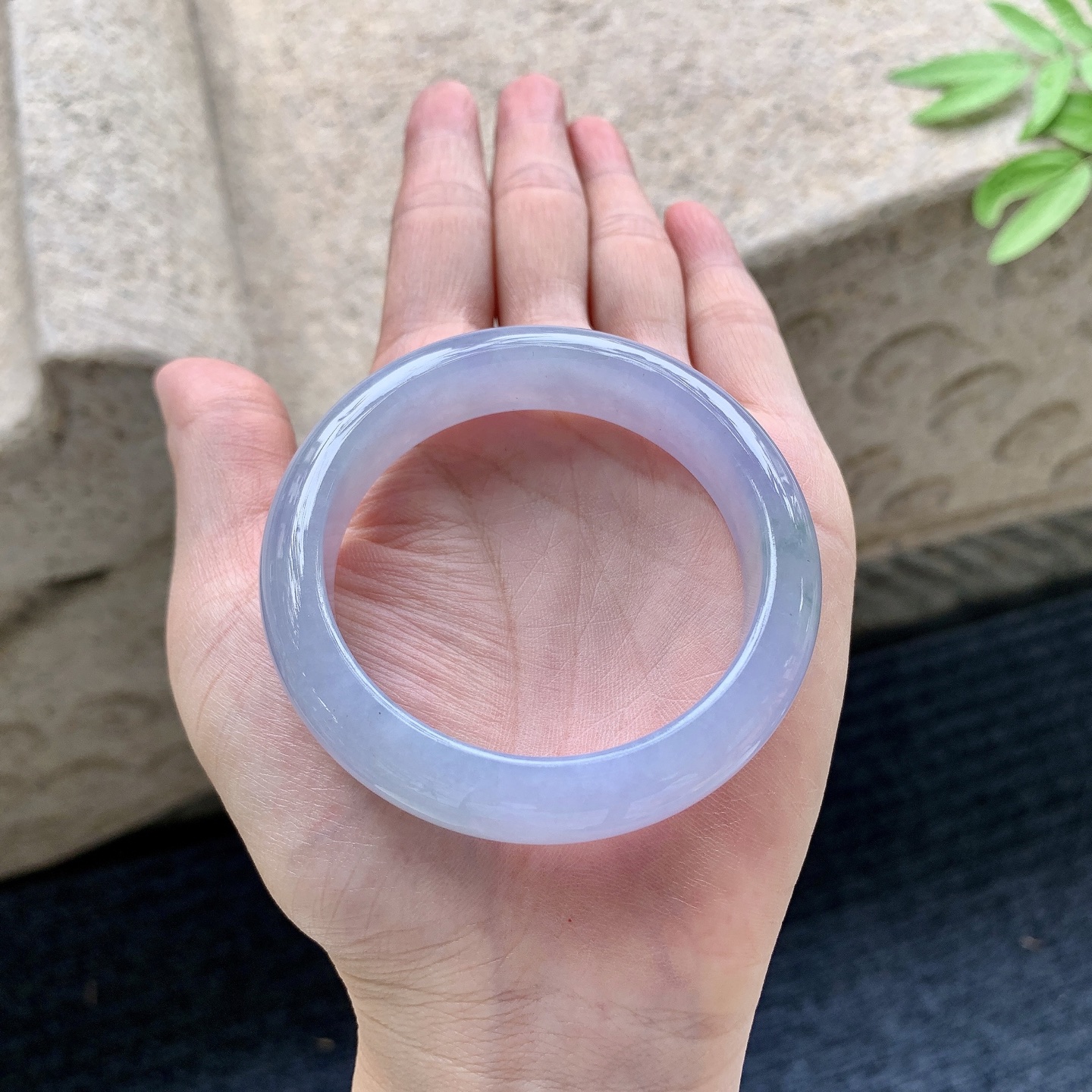 正圈50 51 圈口51.3/13/8.1 编码GJ092228 飘绿，水润，种老，细腻，无裂
