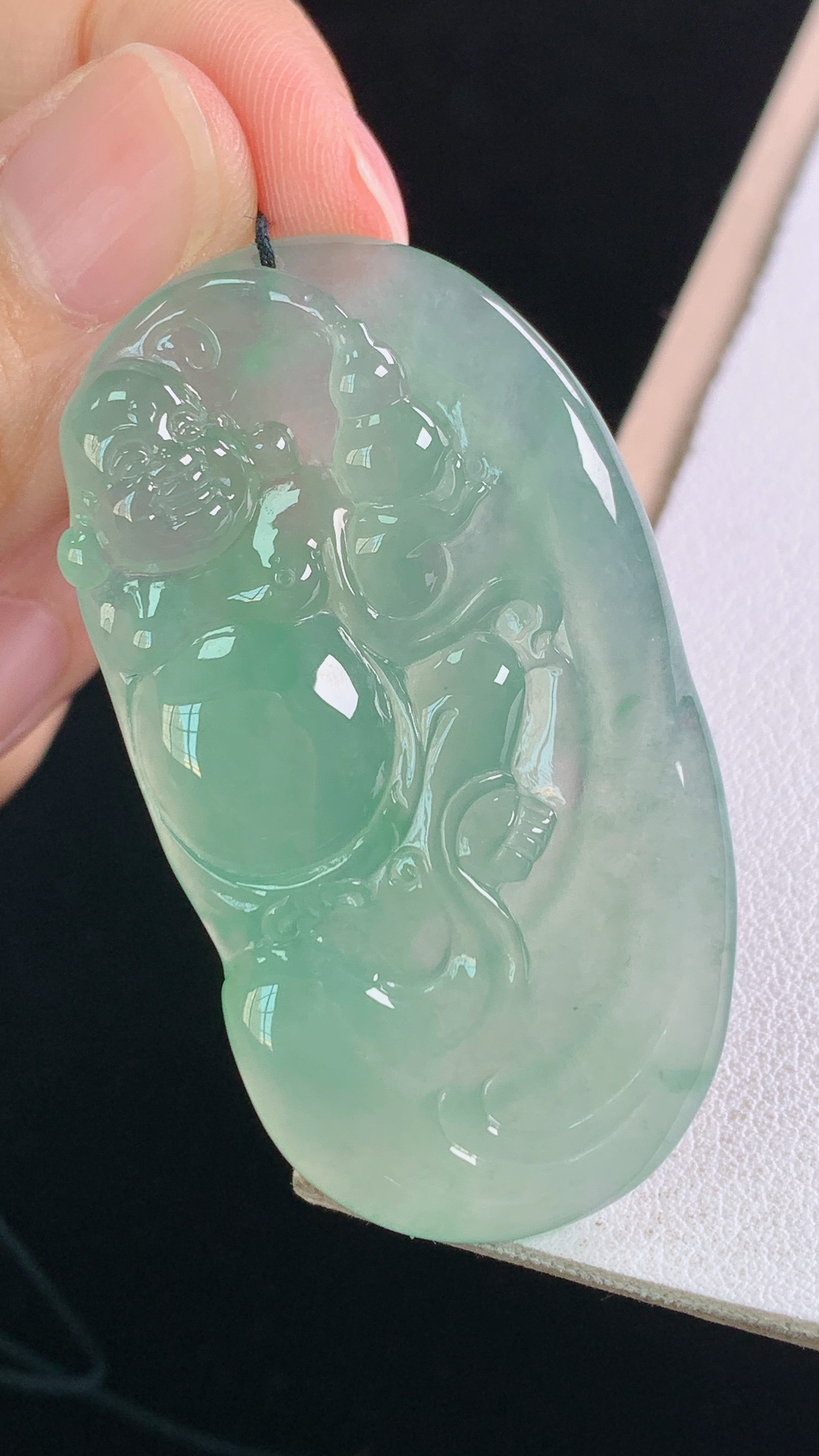 冰晴弥勒佛 种色兼备，胶感荧光，无裂 尺寸:49.8-27.5-6.6mm 18