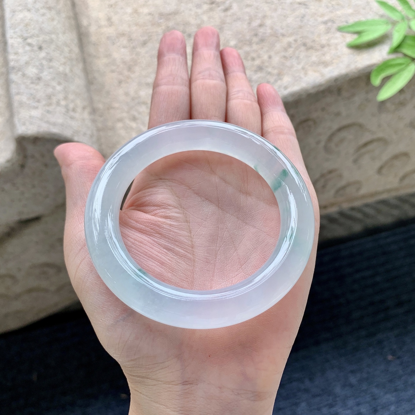 圆条54 55 圈口54.4/10.9/10.8 编码G7092207 冰种飘花，水润，种老，细腻，无裂