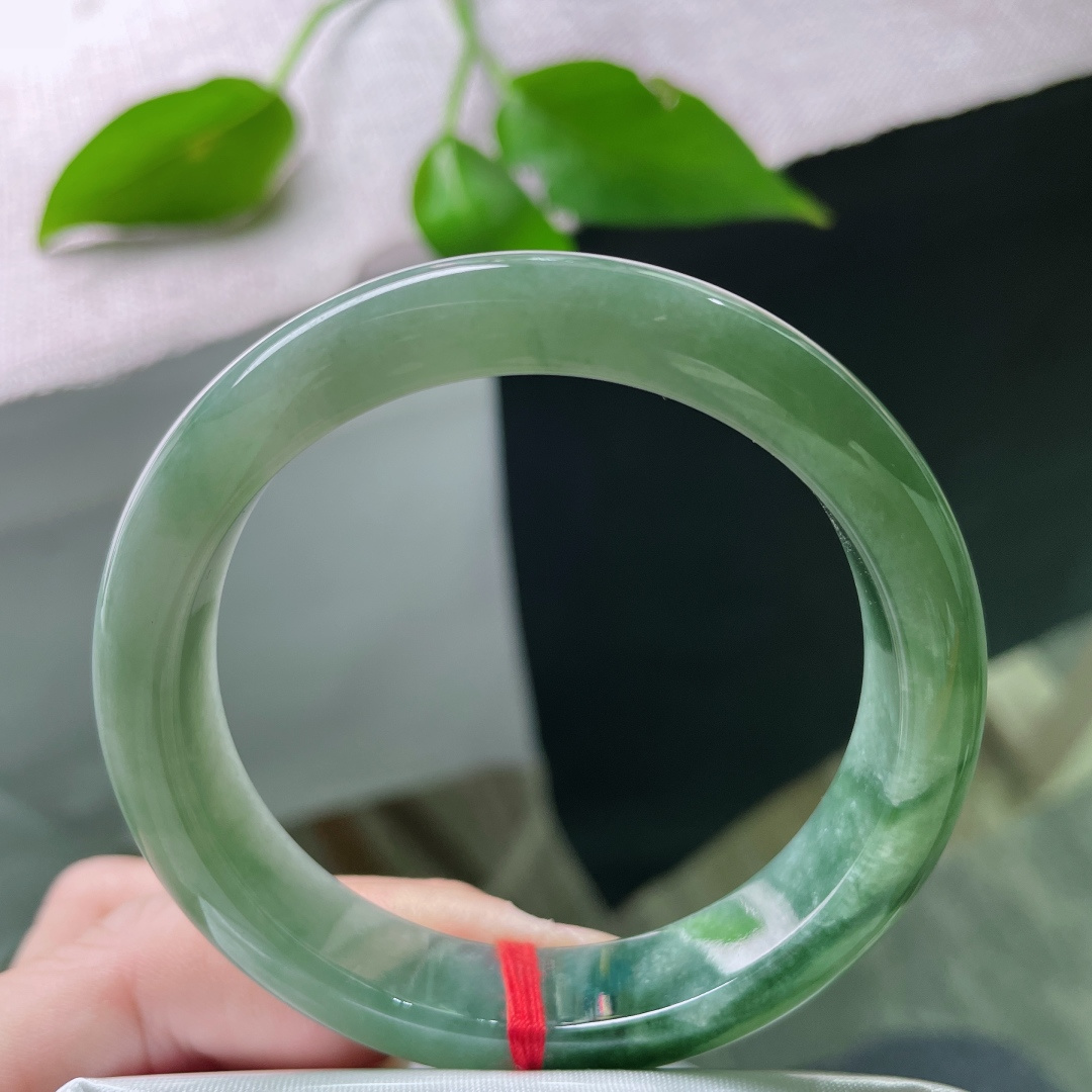 54.6/11.7/7.9，油绿正圈，飘花点缀，海草一般摇曳生姿，水头好，细腻，无裂，ss59759a