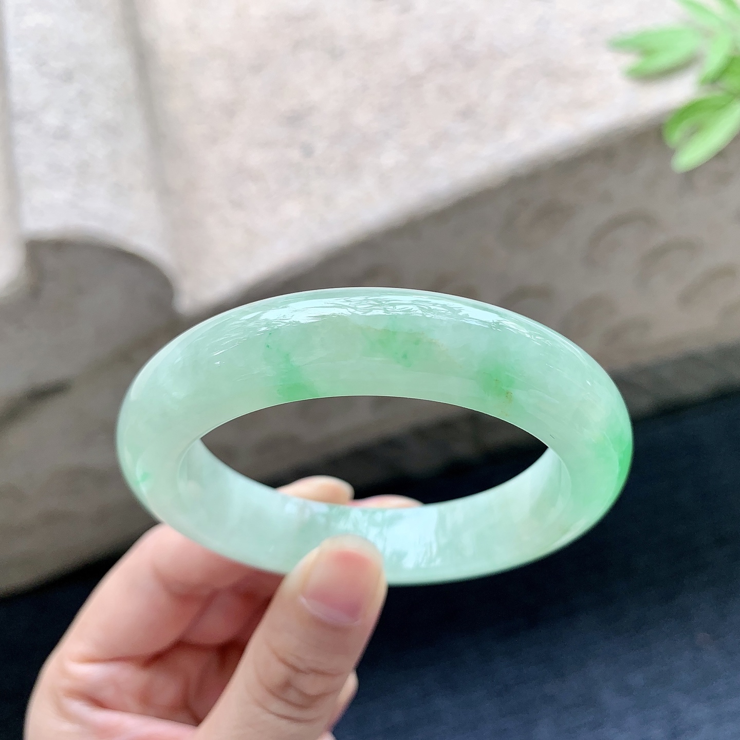 正圈52 53 圈口53.8/12.7/9.1 编码WW092237 飘阳绿，水润，种老，细腻，打灯有絮线