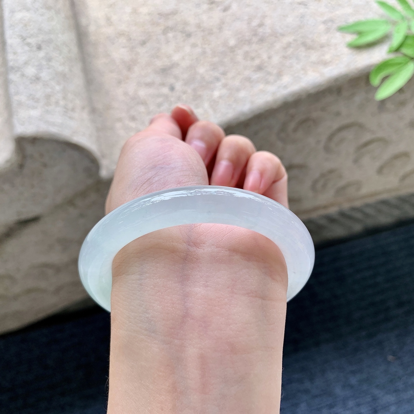 圆条53 54 圈口54/10.2/10 编码Q5092224 冰飘绿，清透，水润，种老，细腻，打灯有絮线