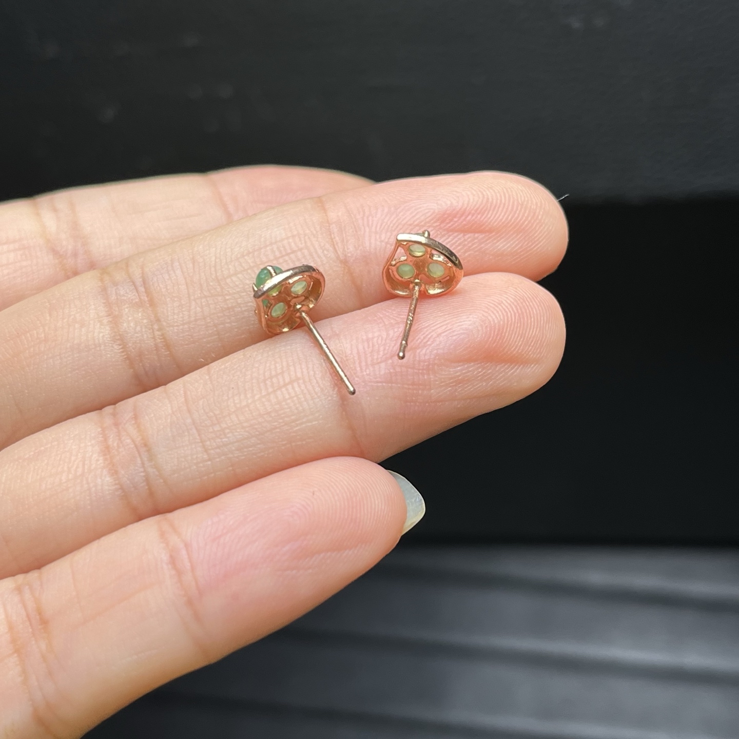 925银镶冰种满绿小爱心耳钉，种水好，蛋面尺寸2.8，一对，亏本出