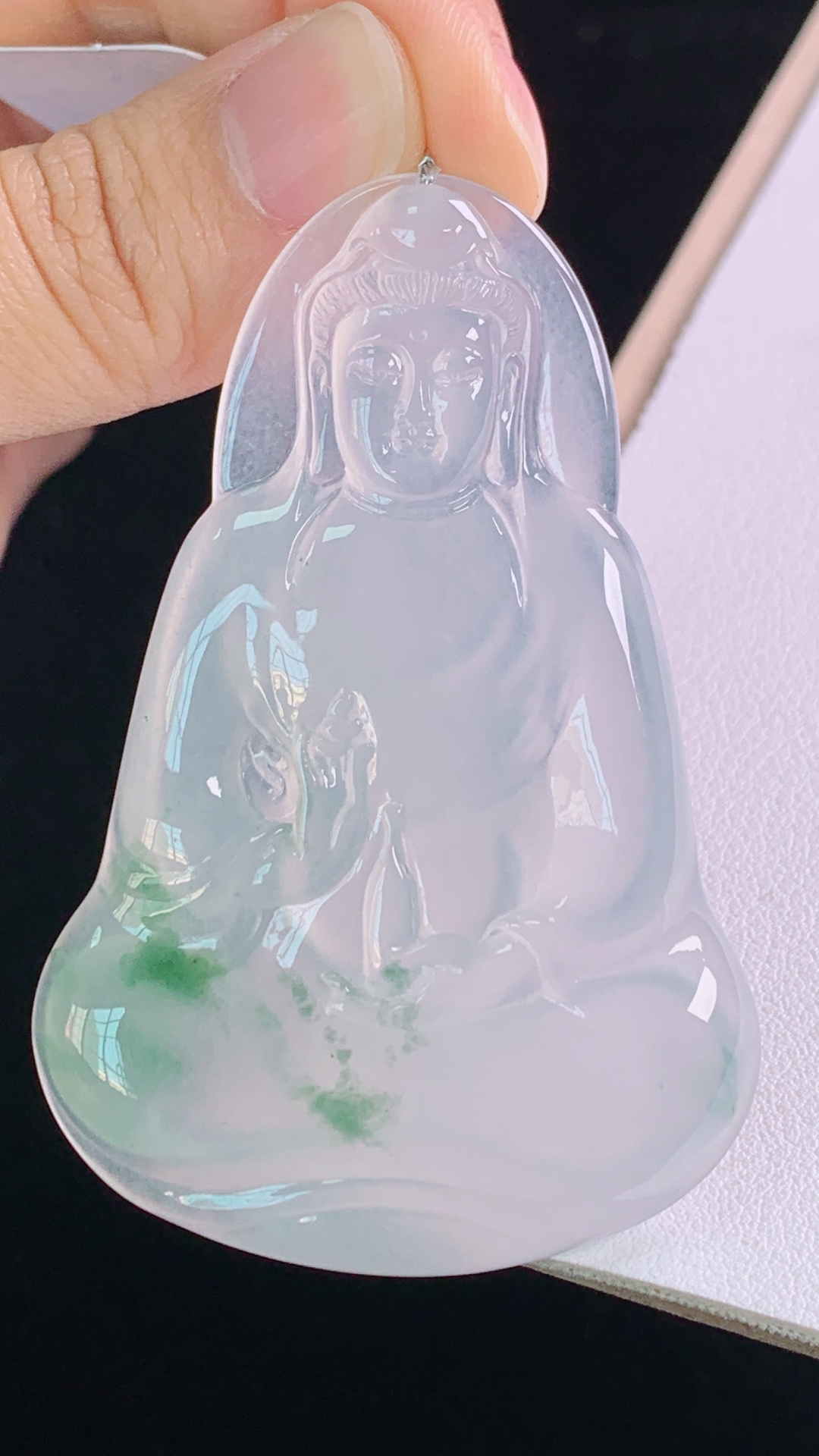 ️高品质，冰种飘花观音，种水，花色灵动，冰晶玉洁，无裂，尺寸:65.3-43.4-6.0mm 17