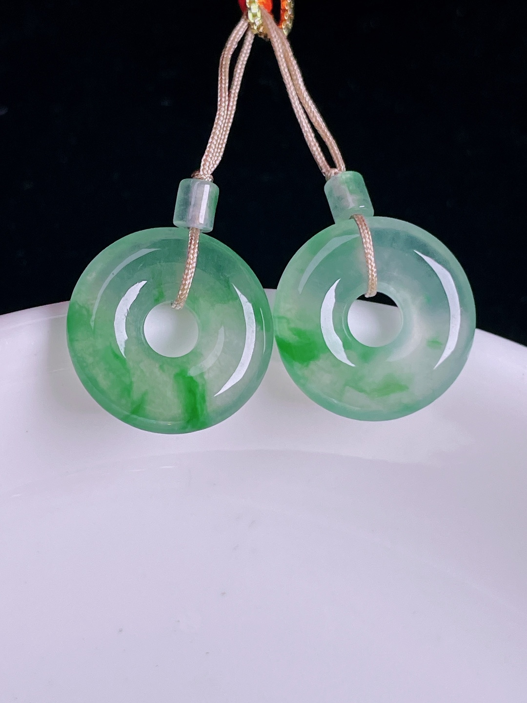 冰绿耳坠，老种起光，细底通透，尺寸：14.5/3.3mm0921