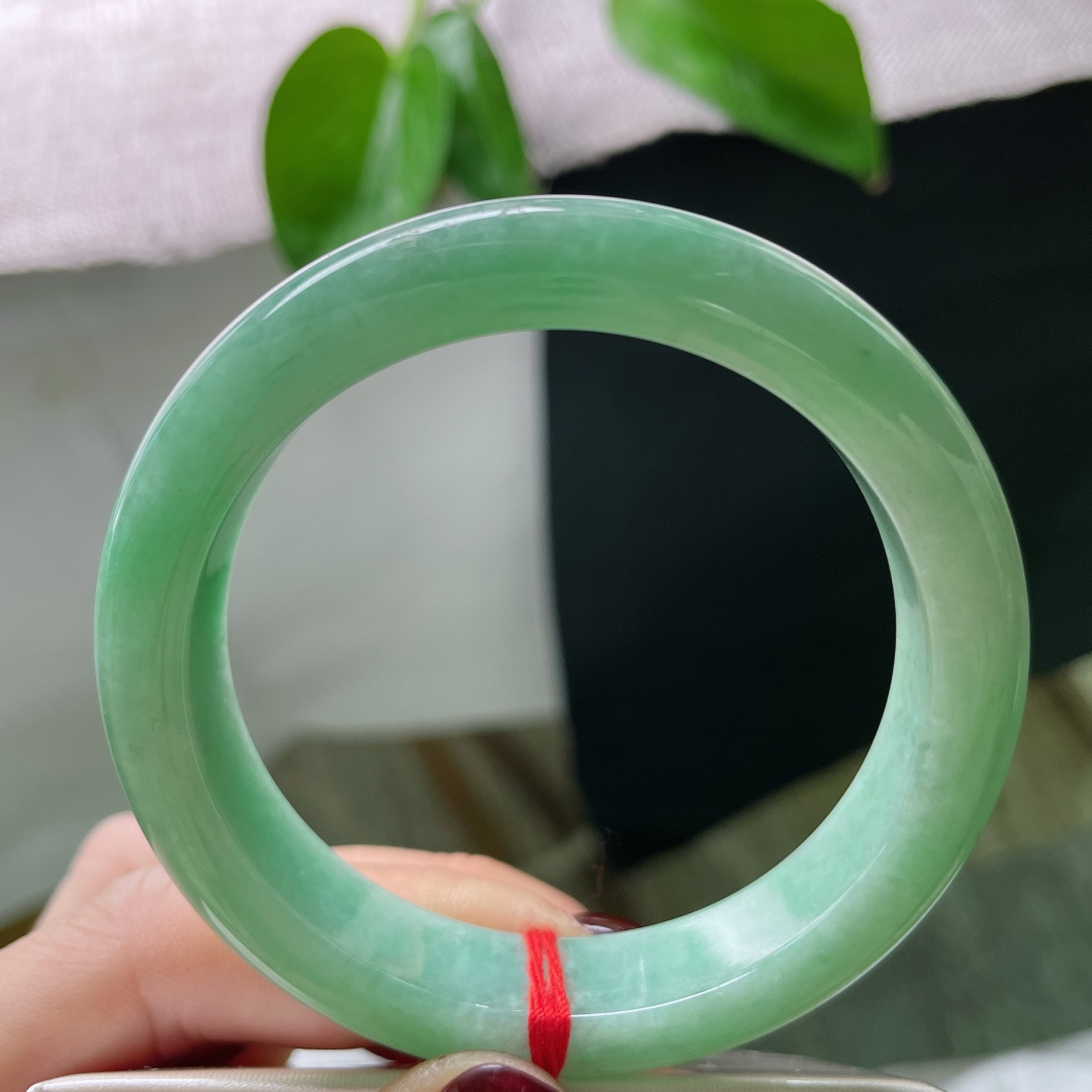 53.8/11.8/8.0，绿底正圈，水润，细腻，贵气，一点皮纹，ss59770a
