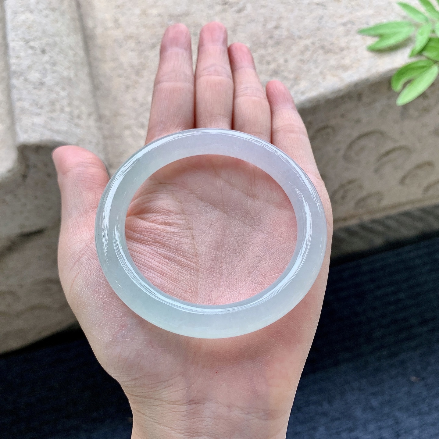 圆条52 53 圈口53.6/8.8/8.9 编码GJ092229 冰糯晴底，水润，种老，细腻，打灯有棉线