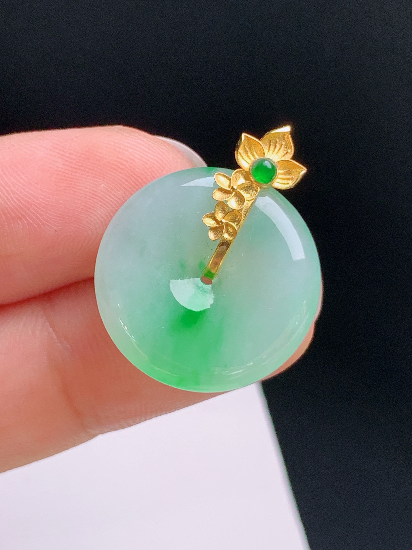 ️ 冰飘绿平安扣吊坠，清新俏色，金镶莲花扣头，岁岁平安 裸石19.5-3.9 整体24.3 47