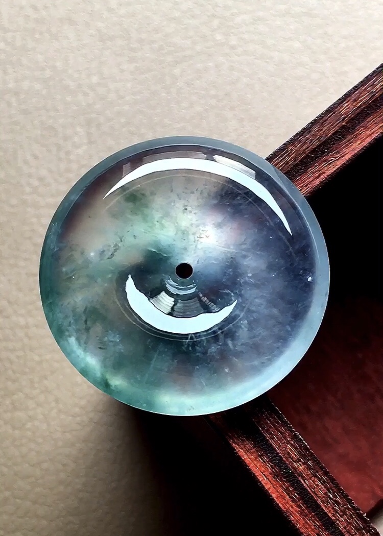 ️ 玻璃种飘彩怀古 飘彩十分漂亮，灵动无比，种老，光感十足，无裂尺寸20.8*5
