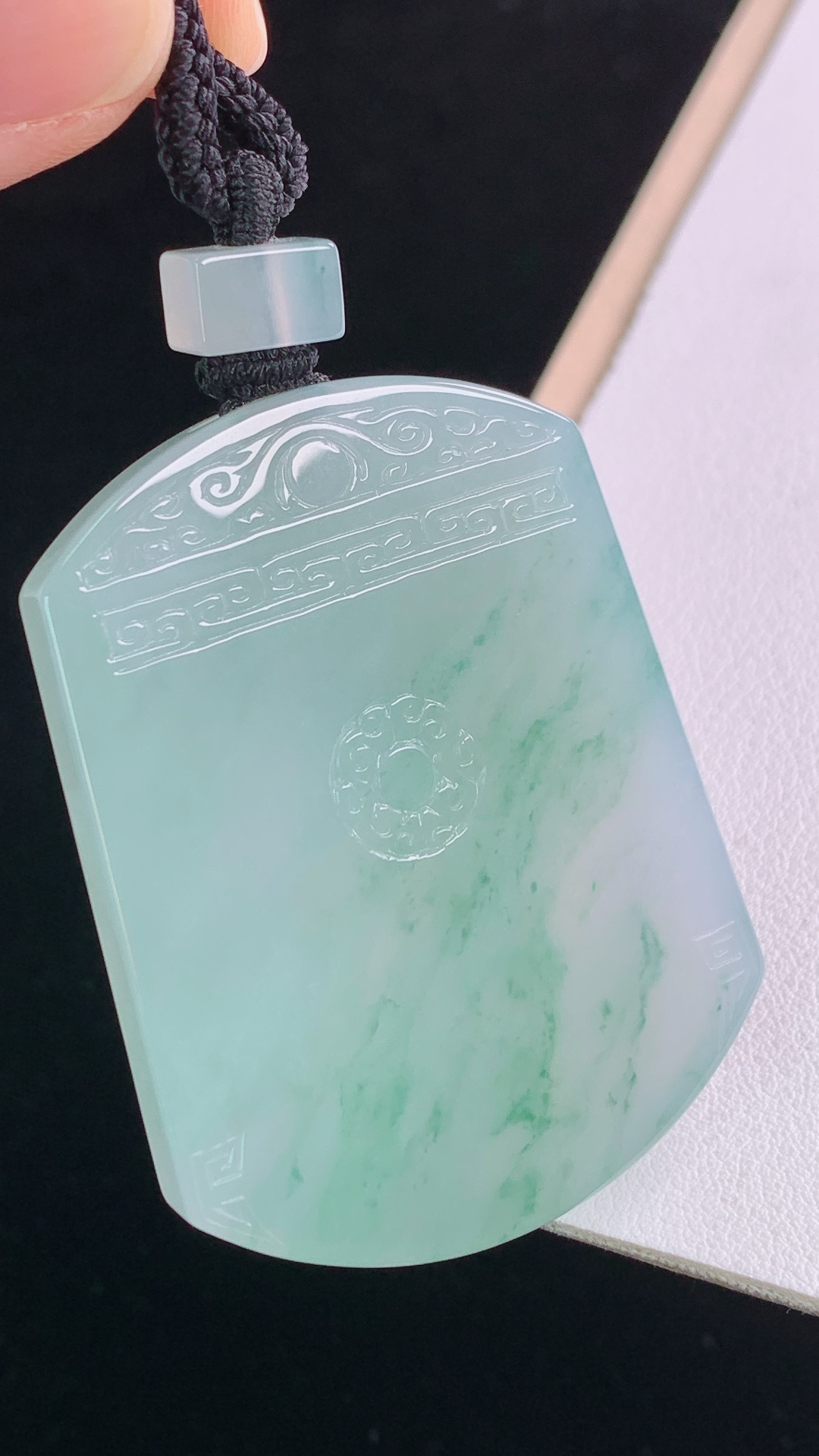 ️冰种飘花仿古无事牌，花色灵动，水润清爽，无裂，尺寸:50.8-38.8-5.5mm 18