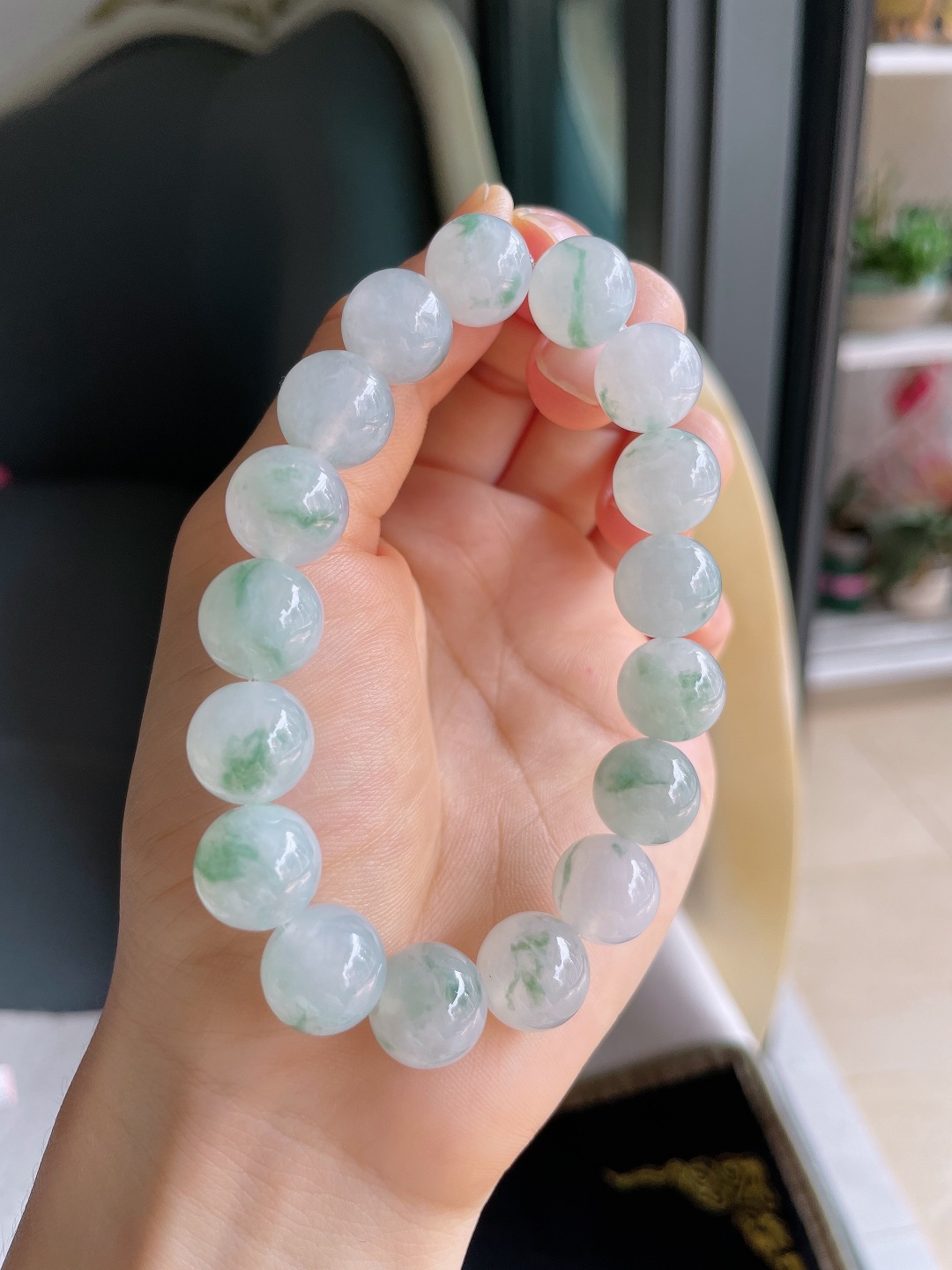 缅甸天然翡翠A货，冰飘花手串，尺寸：12.3mm。【编4693】