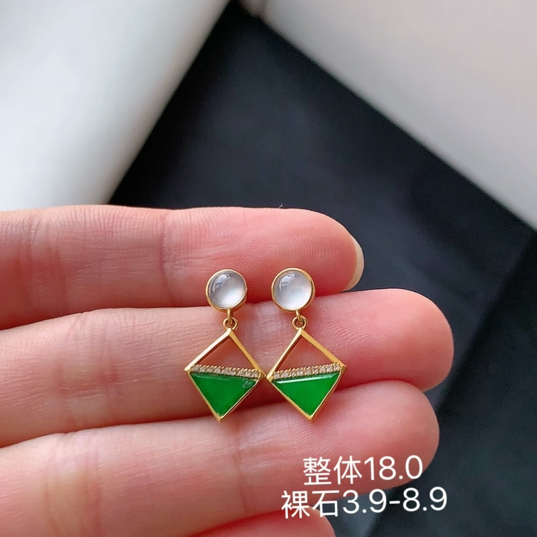 ️ 冰种阳绿耳坠 翠色明媚，底子细腻莹润，佩戴优雅迷人 货号63513，3.9-8.9