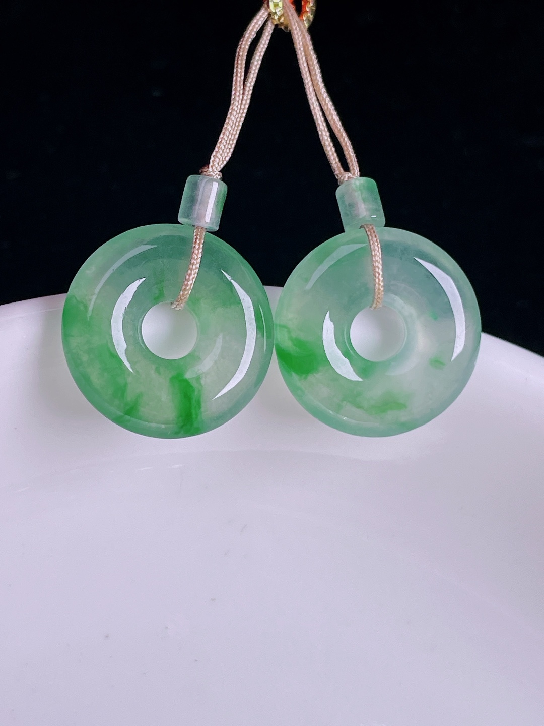 冰绿耳坠，老种起光，细底通透，尺寸：14.5/3.3mm0921
