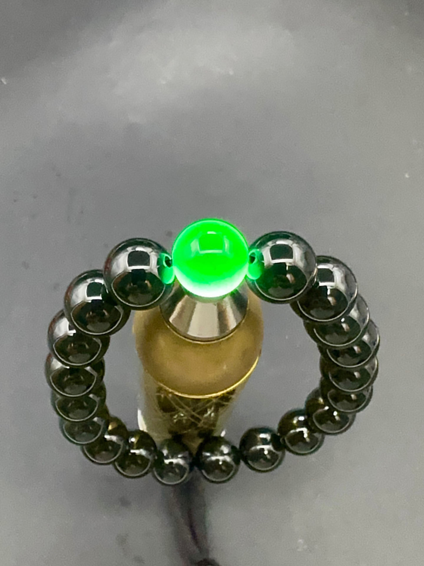 墨翠手串10mm 老坑冰种 黑度极黑 灯照全透 呈帝王绿 种老起光 底极细腻 圆润饱满