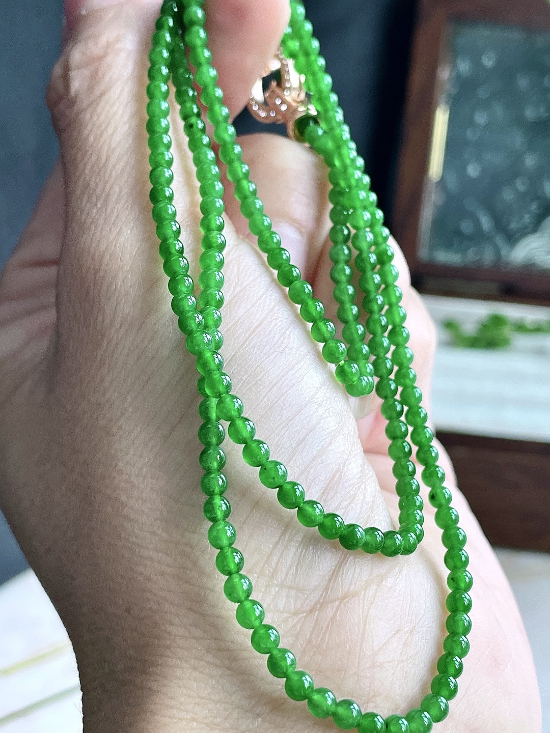 【珠子】阳绿项链圆珠珠子项链 【说明】 性比高 【尺寸】3mm，31cm 【重量】12.5克