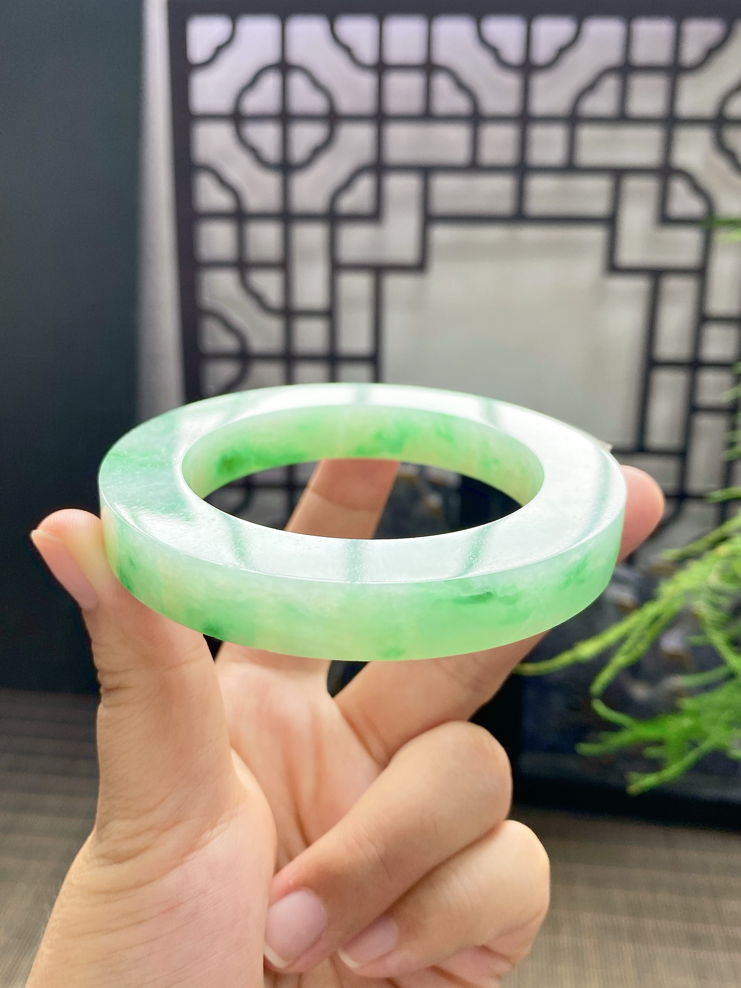 果绿底飘绿手镯胚 尺寸55-77-11 编号JF1097-1